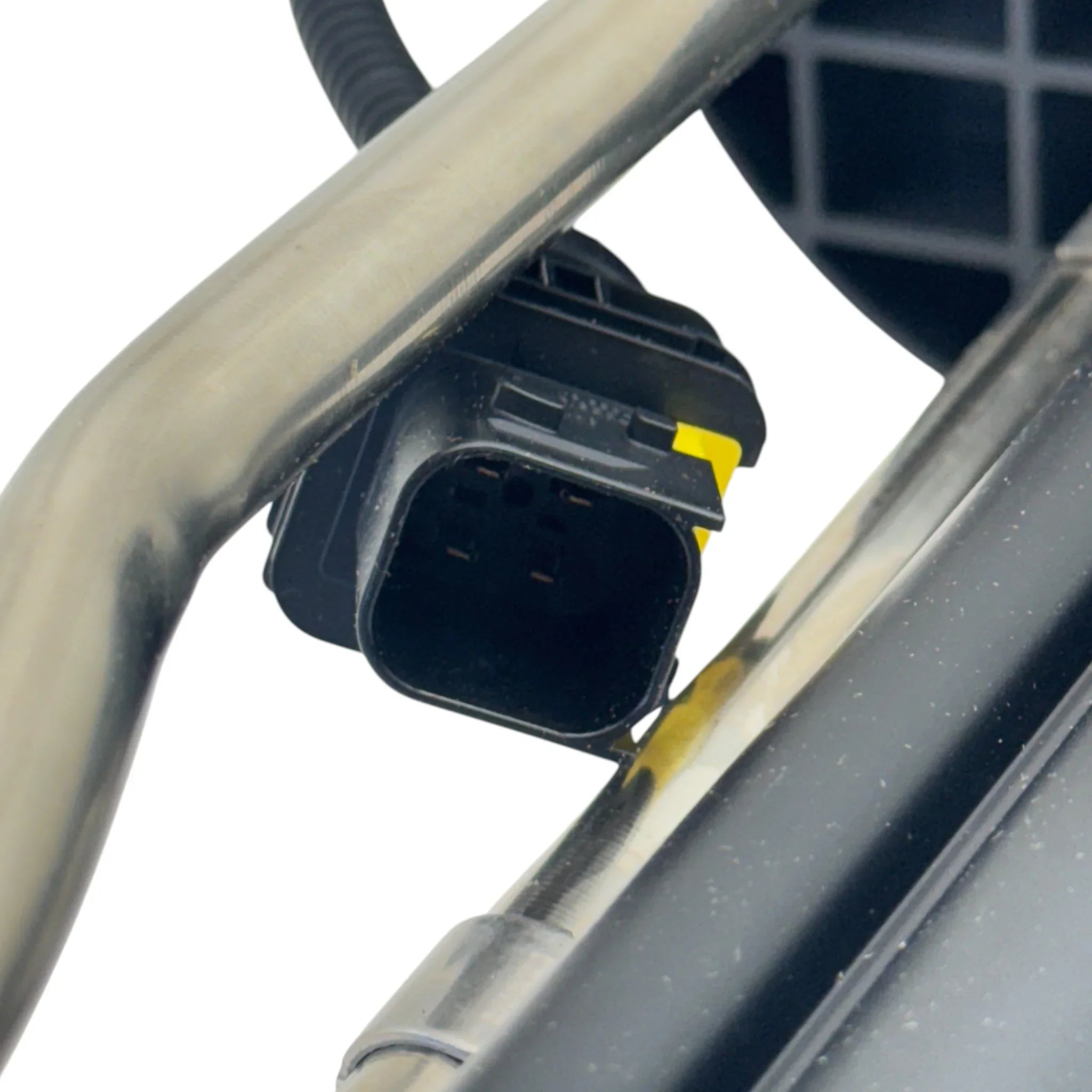 04-36002-000 Genuine Freightliner Def Header - Diesel Exhaust Fluid