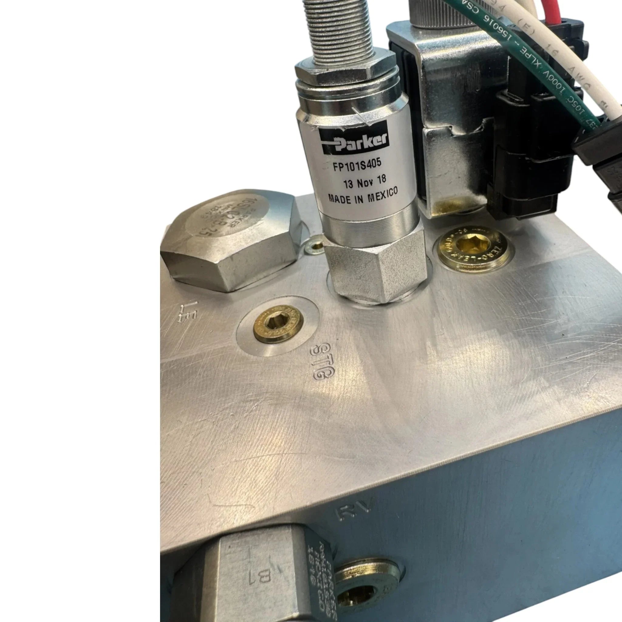 05 27618 000 Genuine Parker Hydraulic Control Manifold 12V