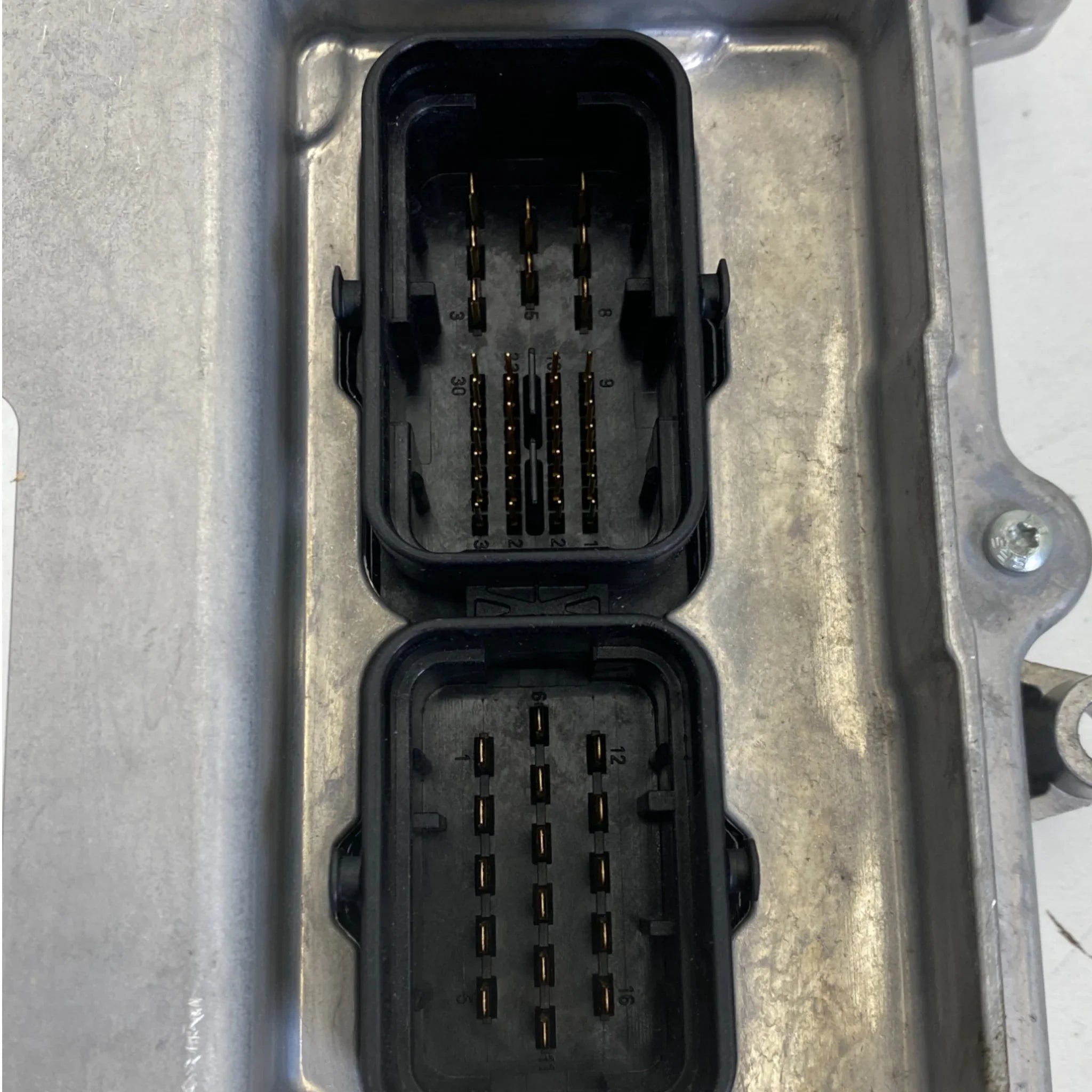 12Ms527AM Genuine Mack Engine Control Module