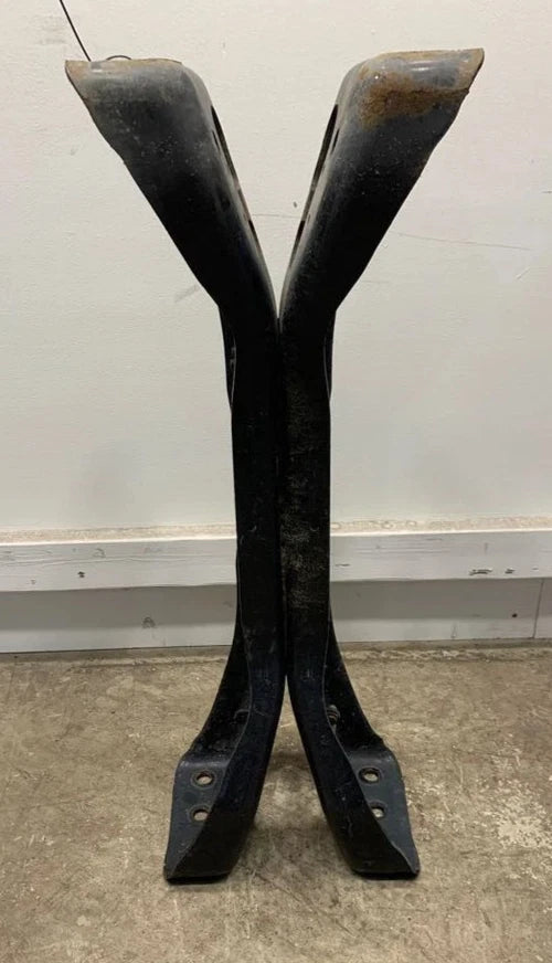 1664609C2 Genuine International Frame Crossmember