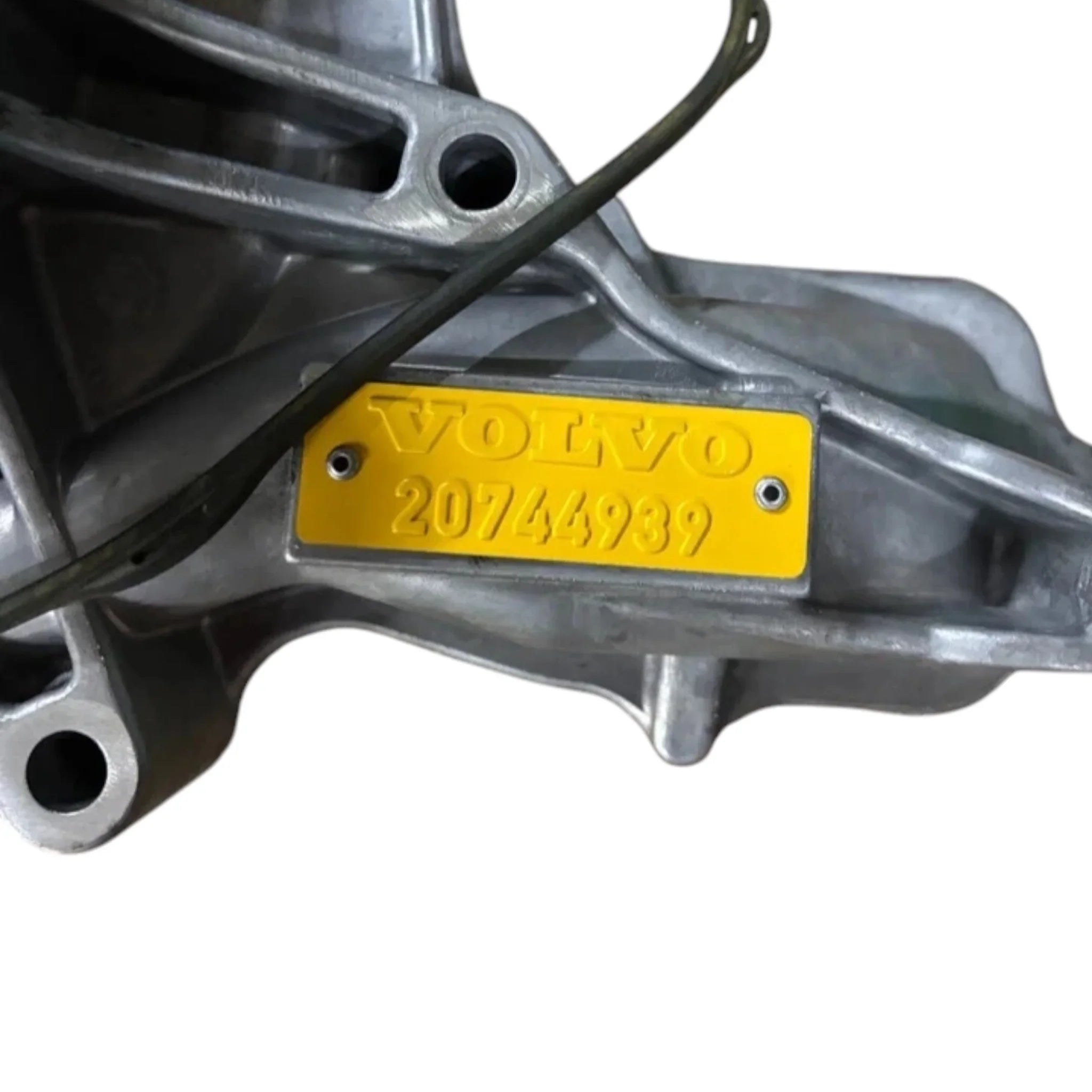 21103569 Genuine Volvo Water Pump