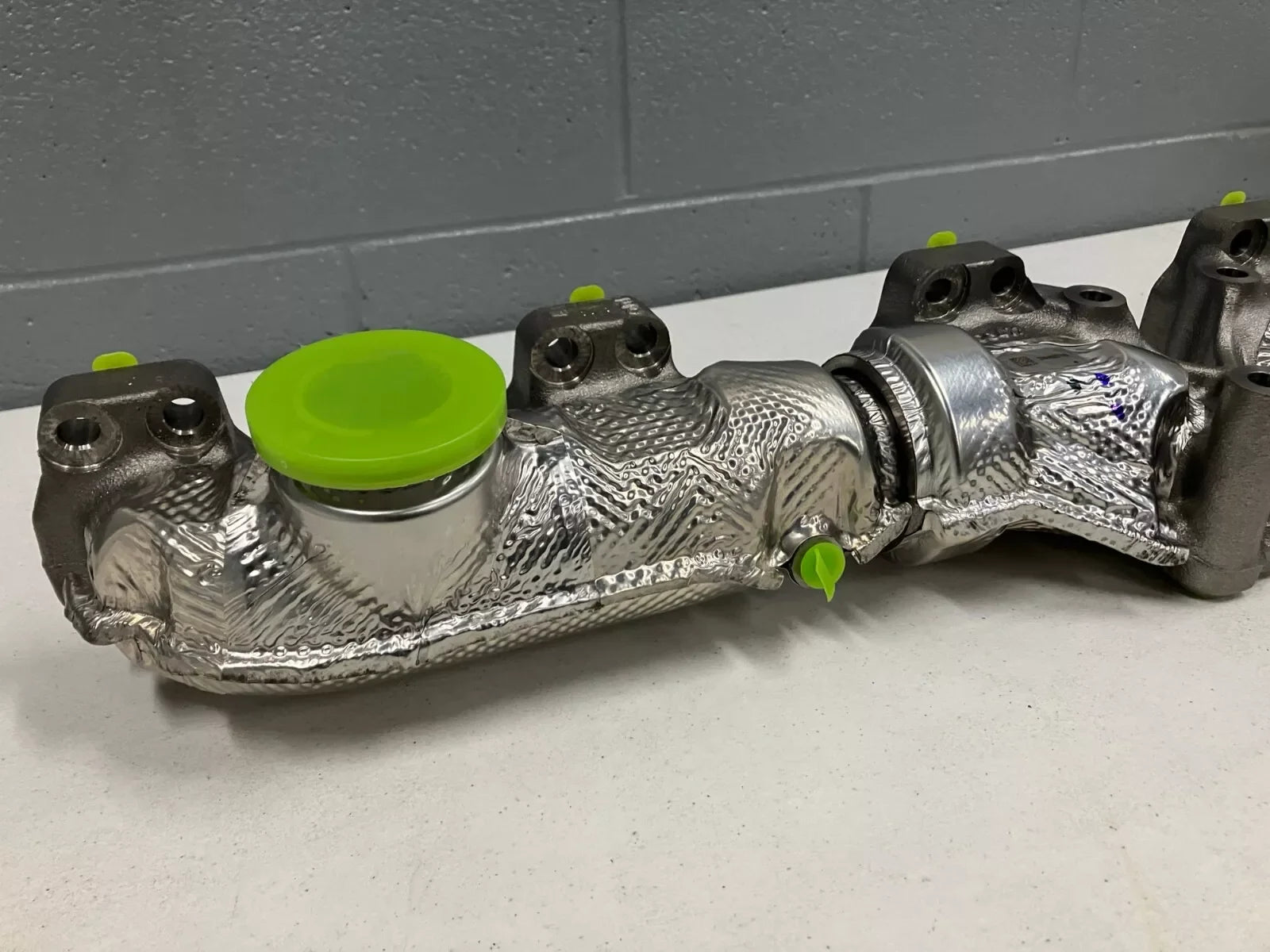 2440218PE Genuine Paccar Exhaust Manifold Assembly