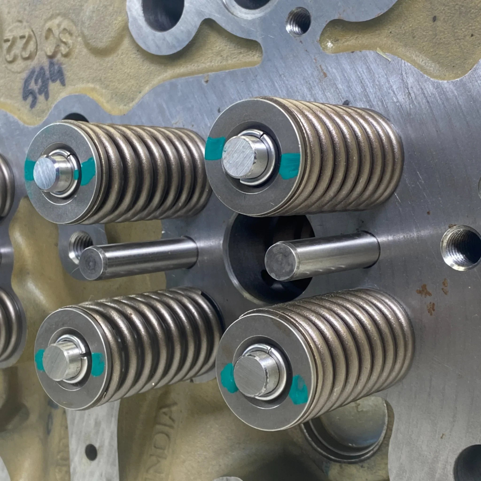 3041994 Genuine Cummins Engine Cylinder Head 88Nt