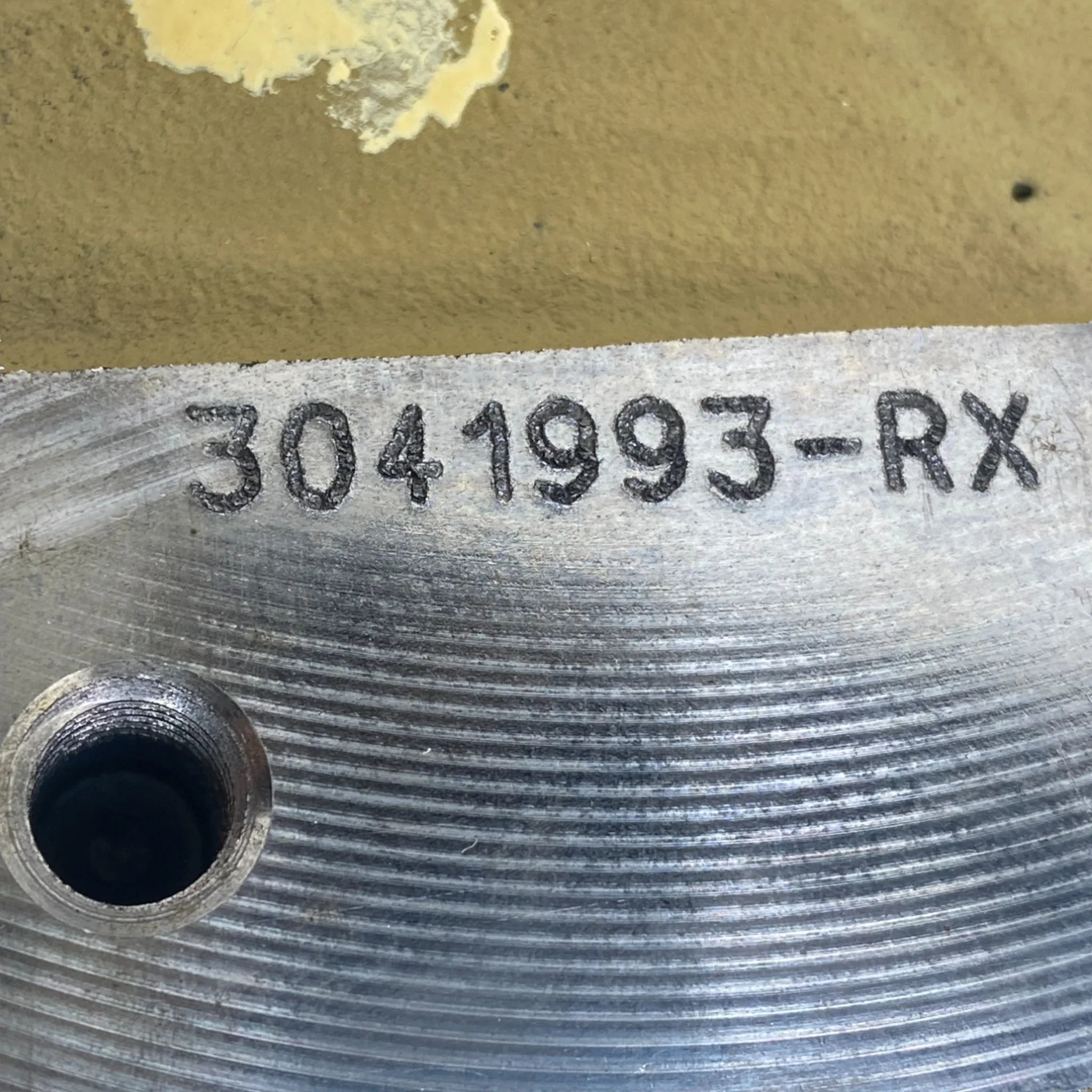 3081225 Genuine Cummins Engine Cylinder Head 88Nt