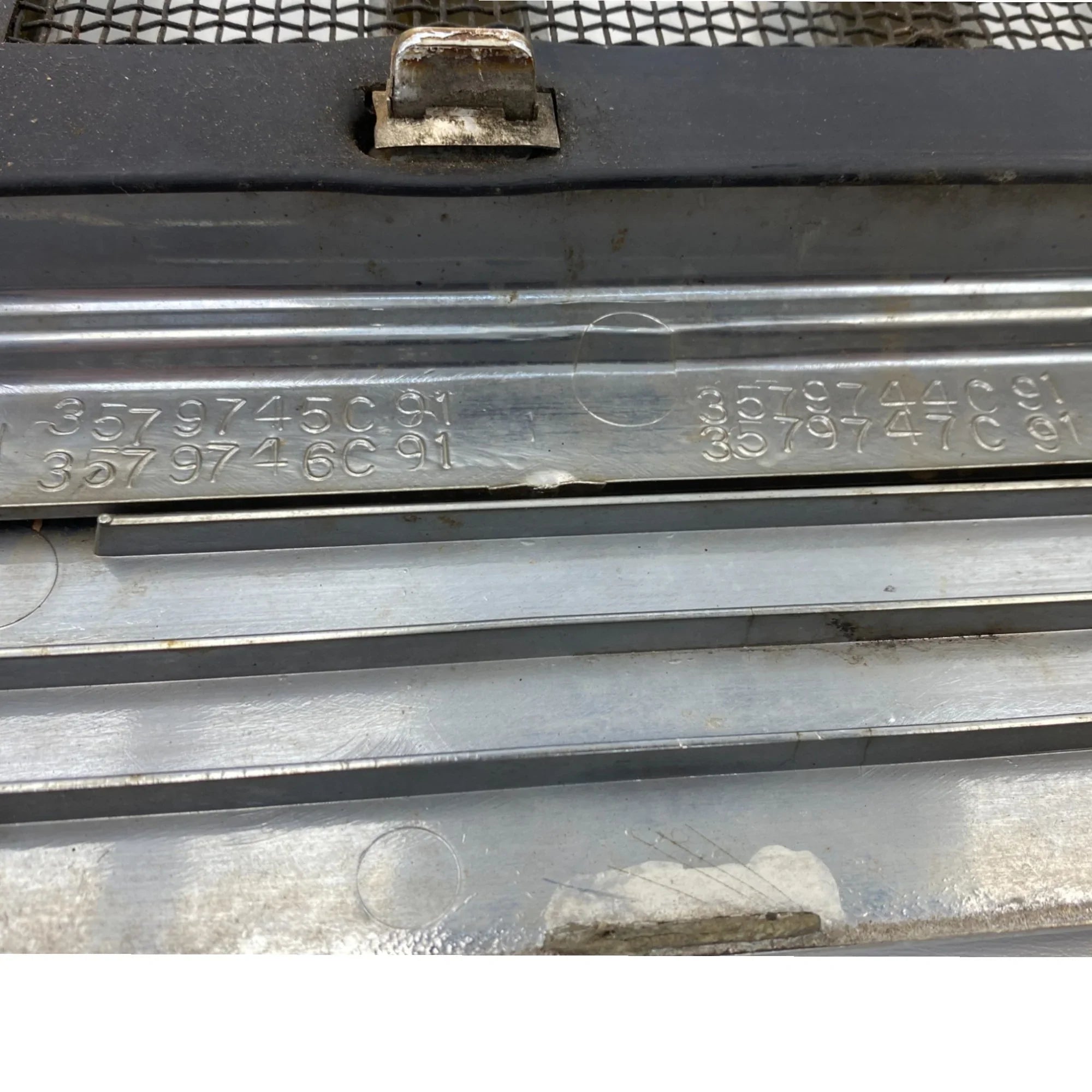 3579745C91 Genuine International Grille