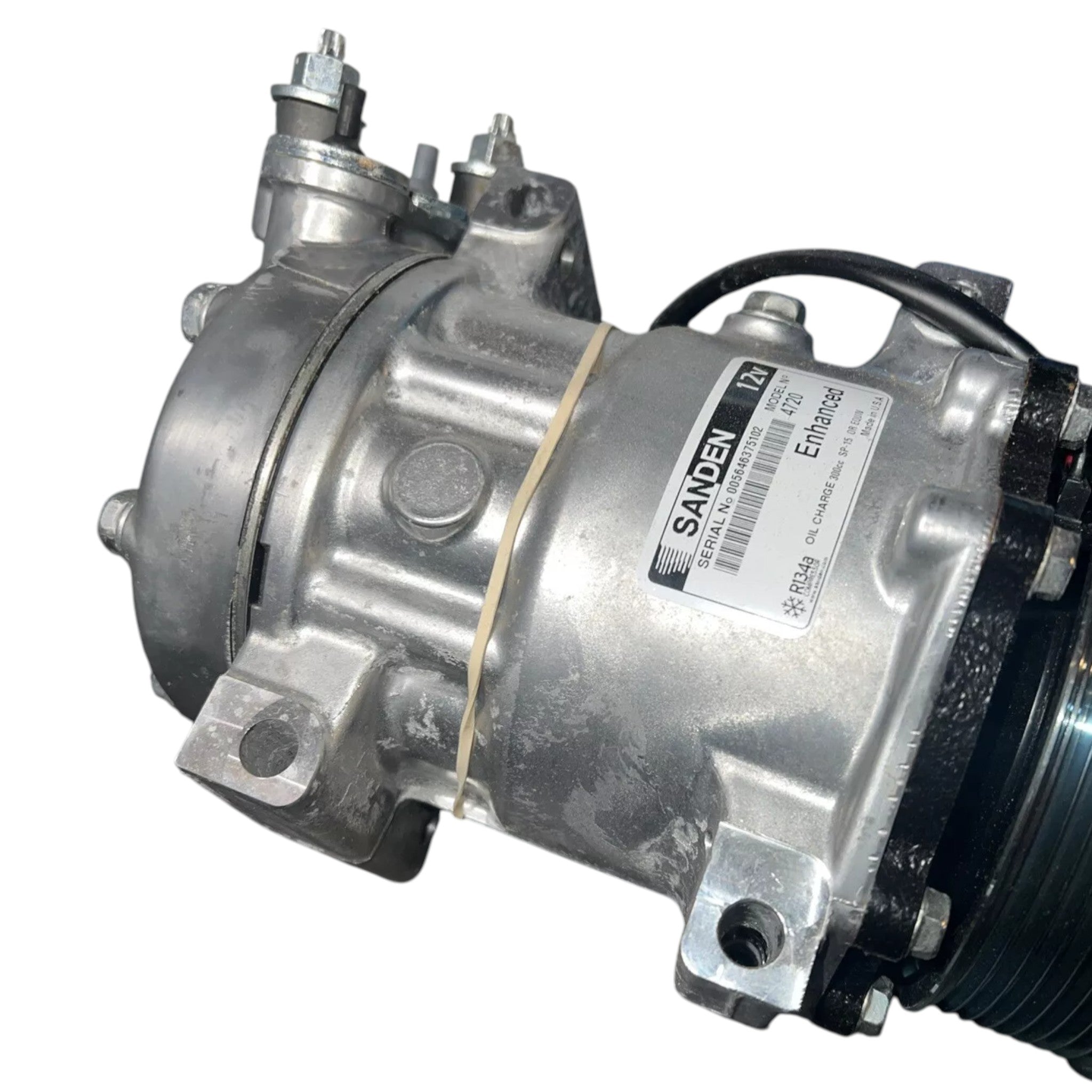 3808548C4 Genuine International A/C Compressor