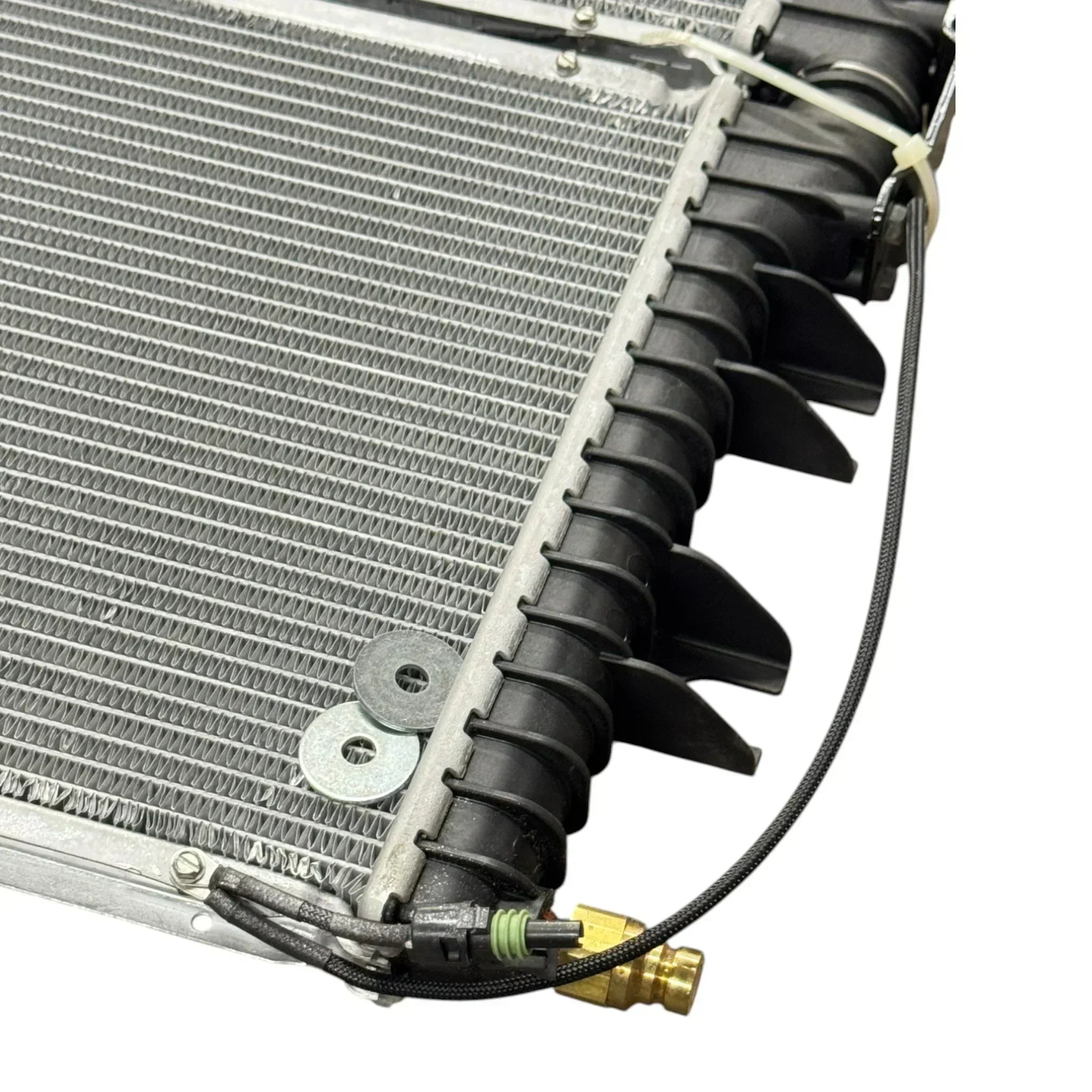 3852265F95 Genuine International Radiator