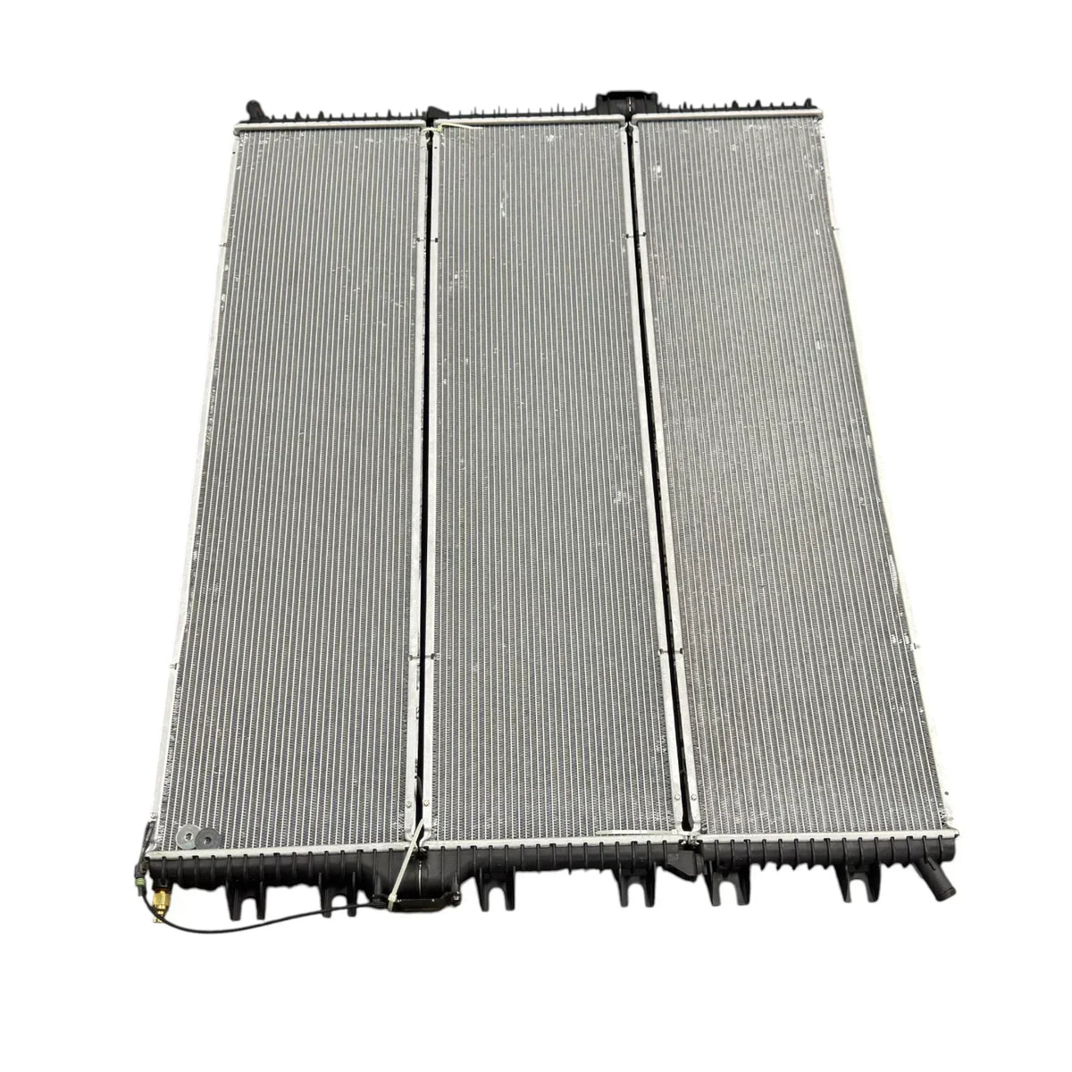 3852265F95 Genuine International Radiator