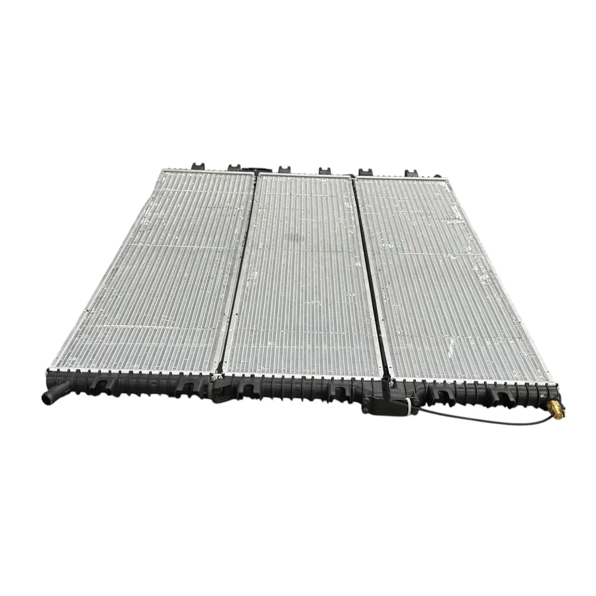 3852265F95 Genuine International Radiator