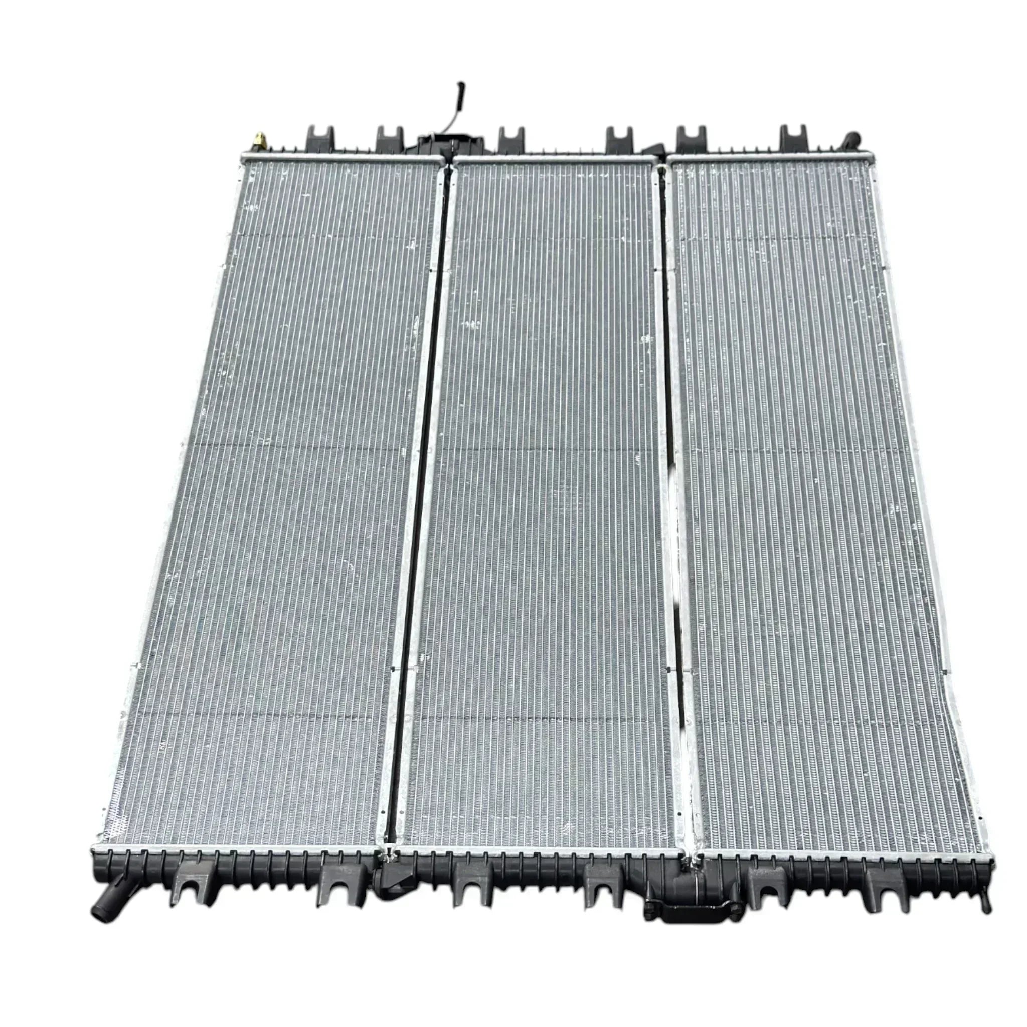 3852265F95 Genuine International Radiator