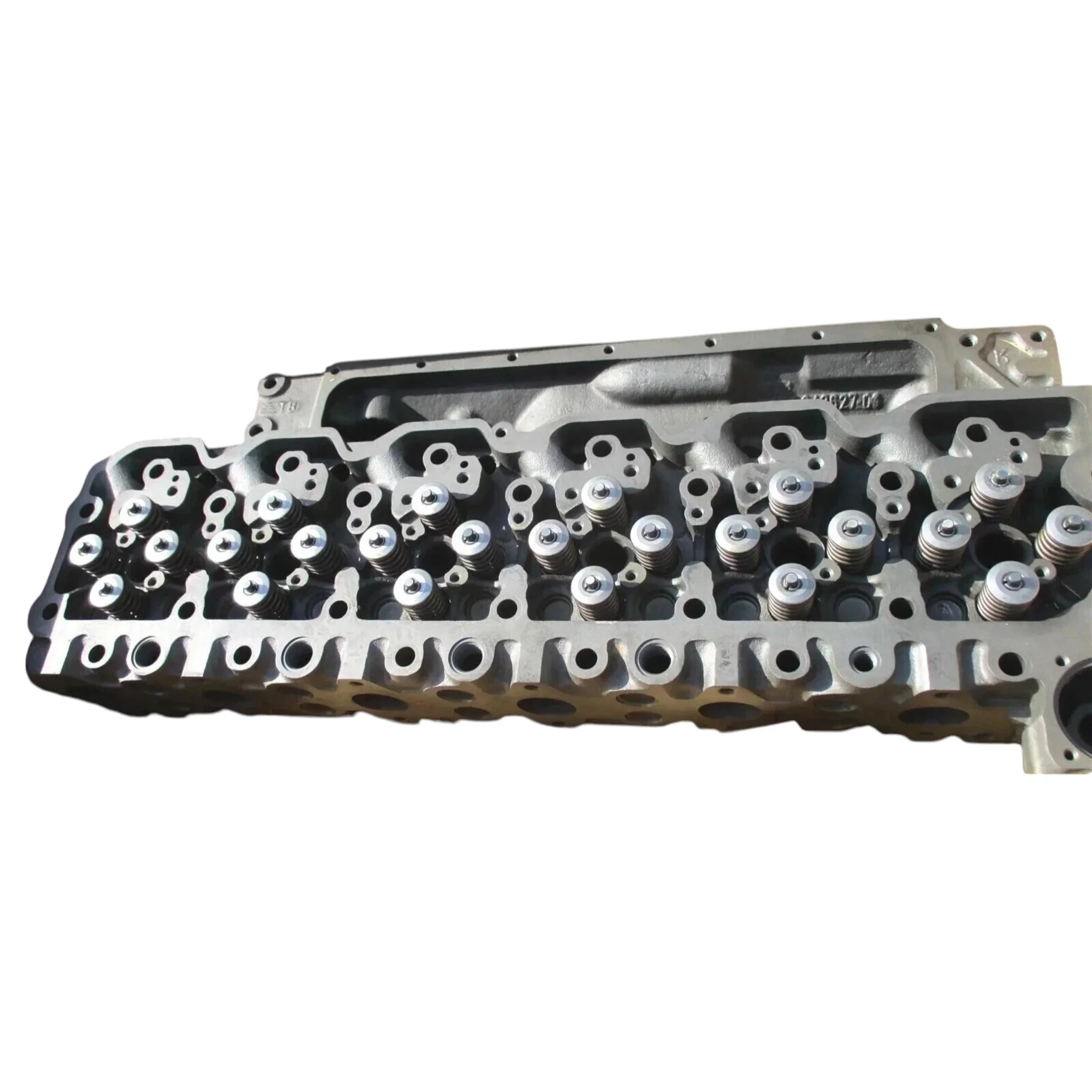 3943627 Genuine International Cylinder Head