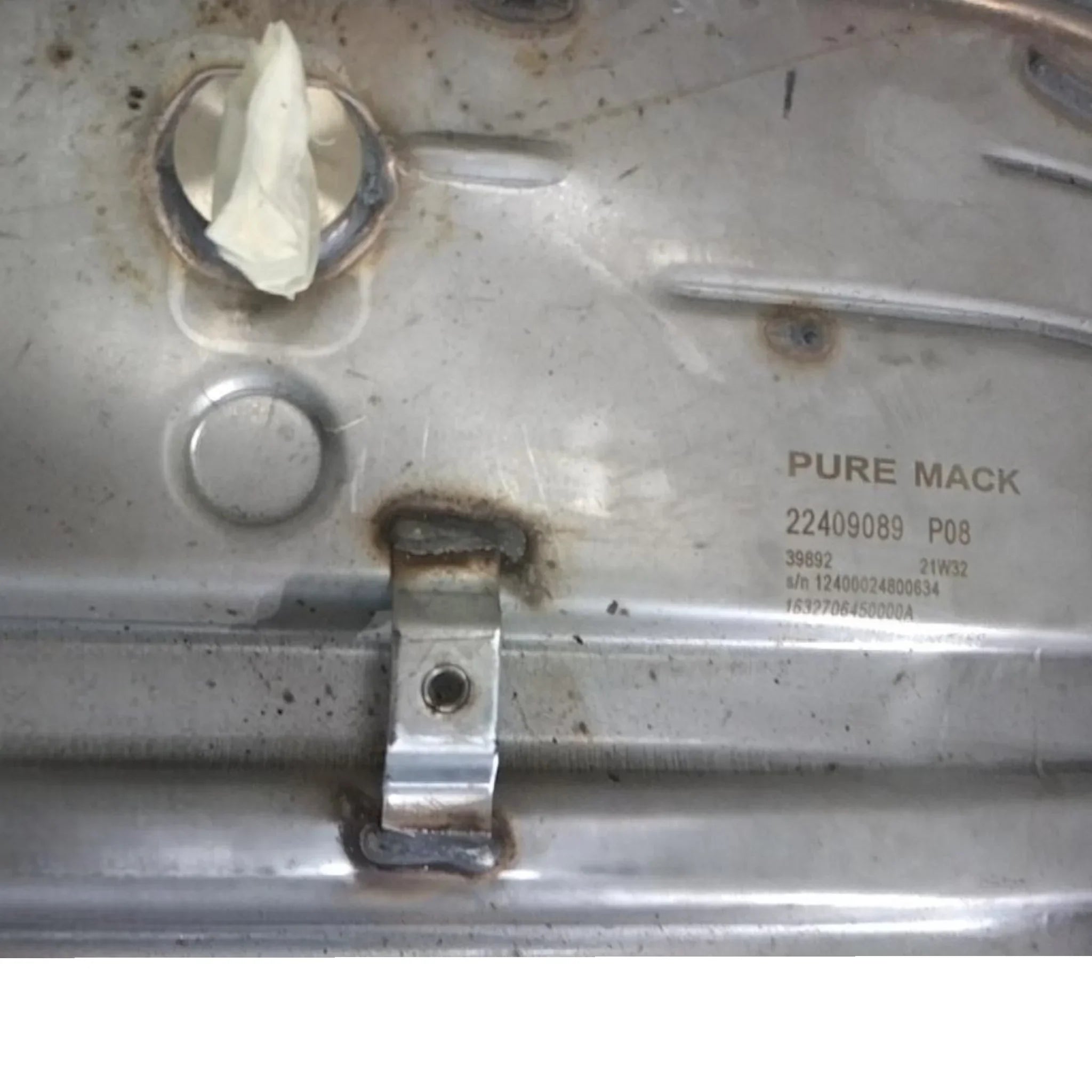 22409089 Genuine Volvo Muffler - Truck To Trailer
