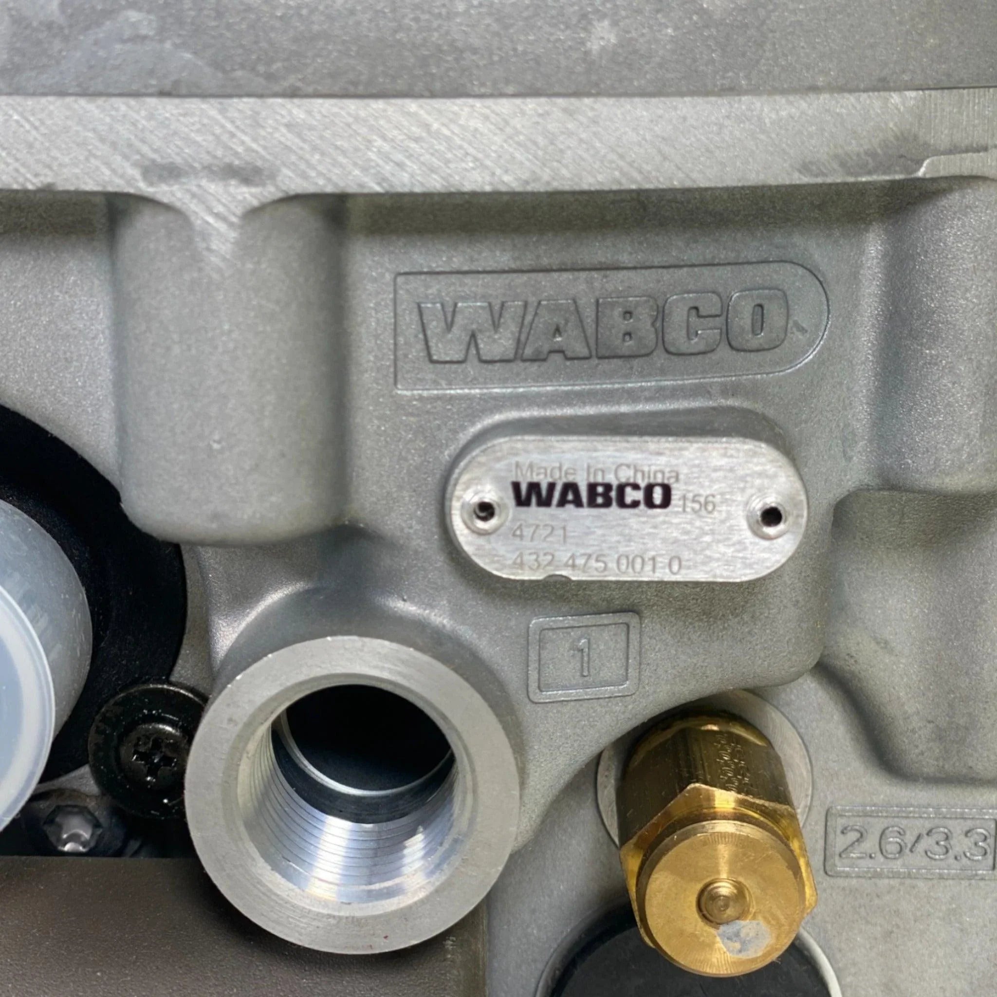 4324752040 Genuine Wabco Air Dryer