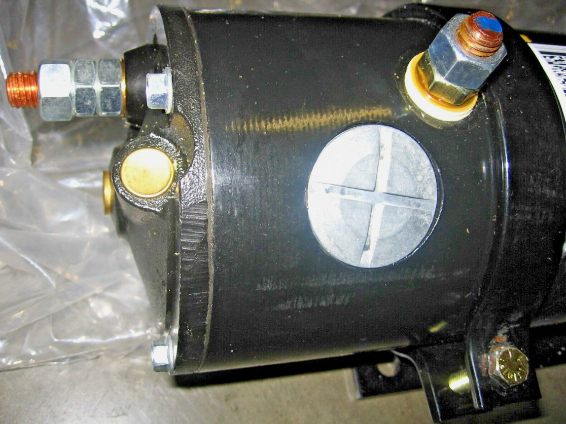 4724557 CAT Hydraulic Gear Pump 24V Electric
