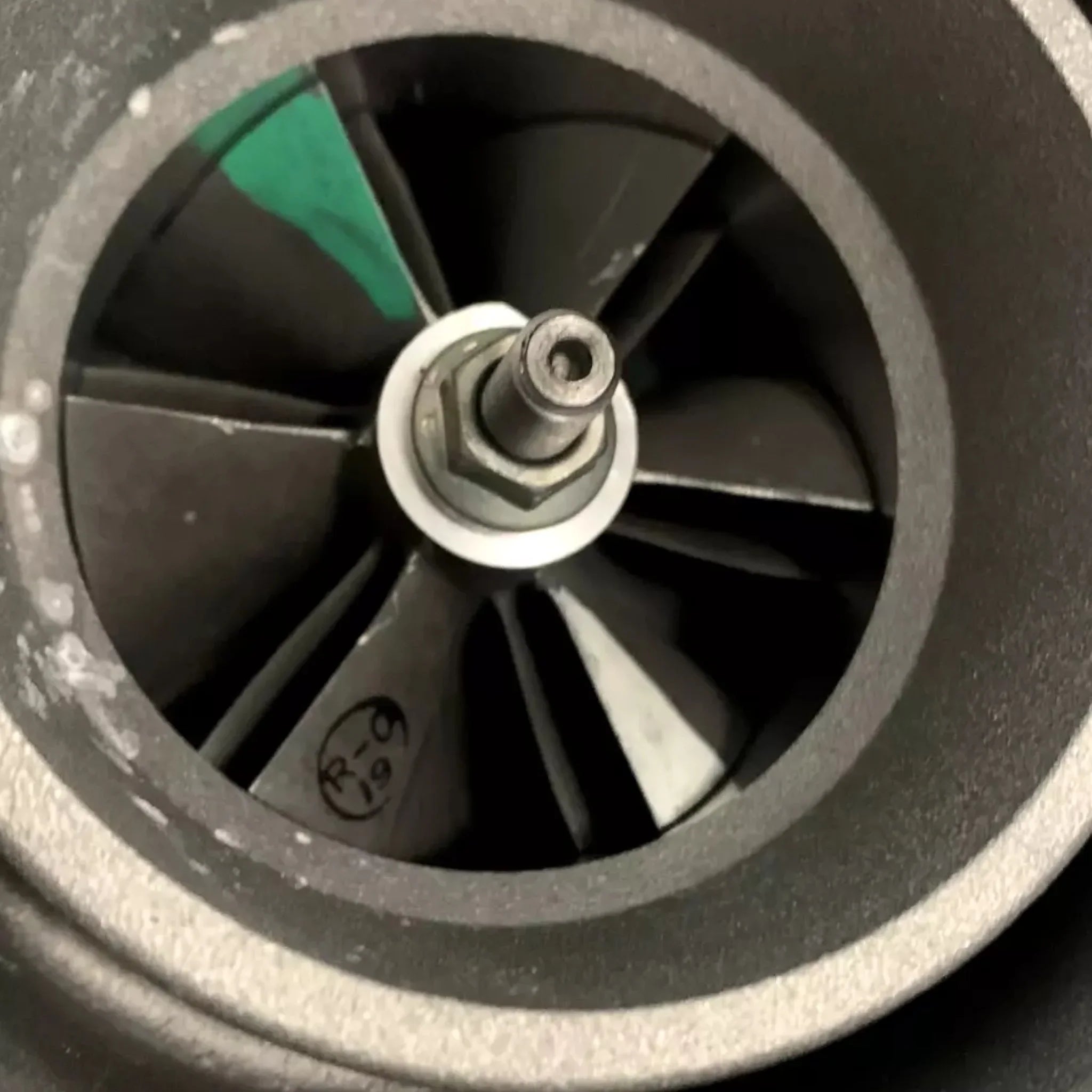 R-5106250 Genuine Detroit Diesel Turbocharger T04B98