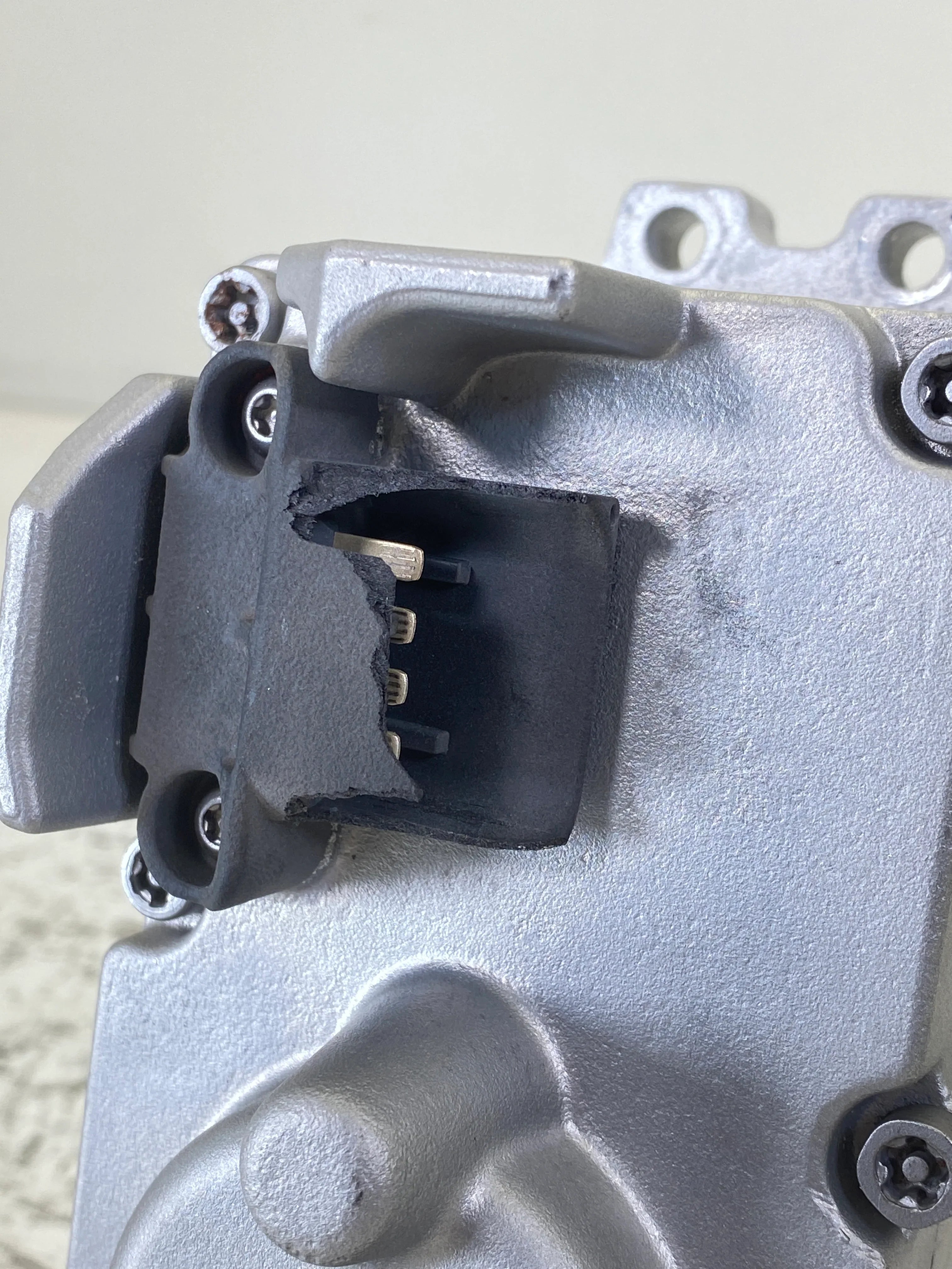 6374774Rx Genuine Cummins Turbocharger Actuator