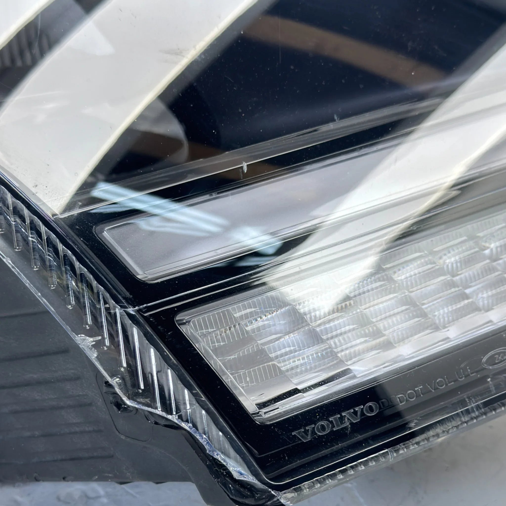 78619544 Genuine Volvo Right Side Headlamp