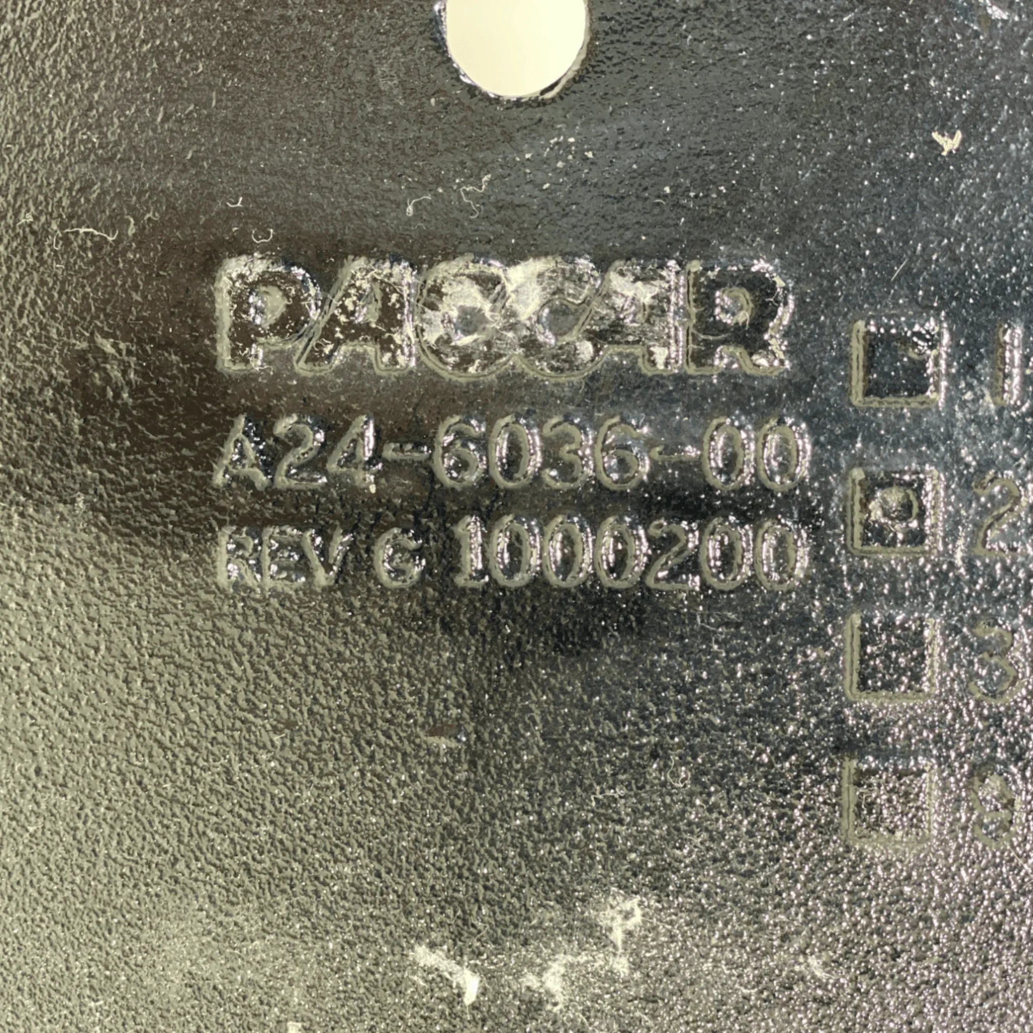A246036002 Genuine Paccar Cast Aluminum Crossmember Assembly