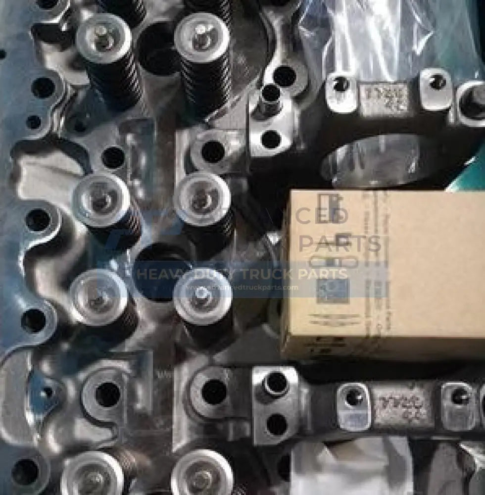 Genuine Mack Cylinder Head - Cylinder Heads