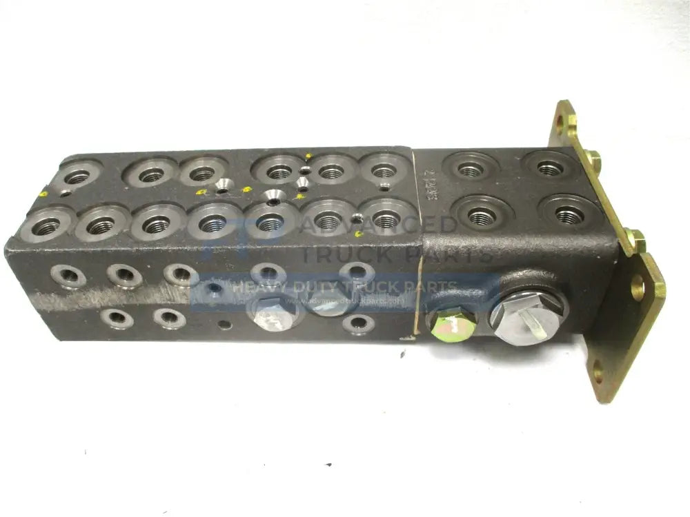 Genuine Shuttle Valve for Komatsu PC100-6 PC100L-6 PC120-6 PC130-6