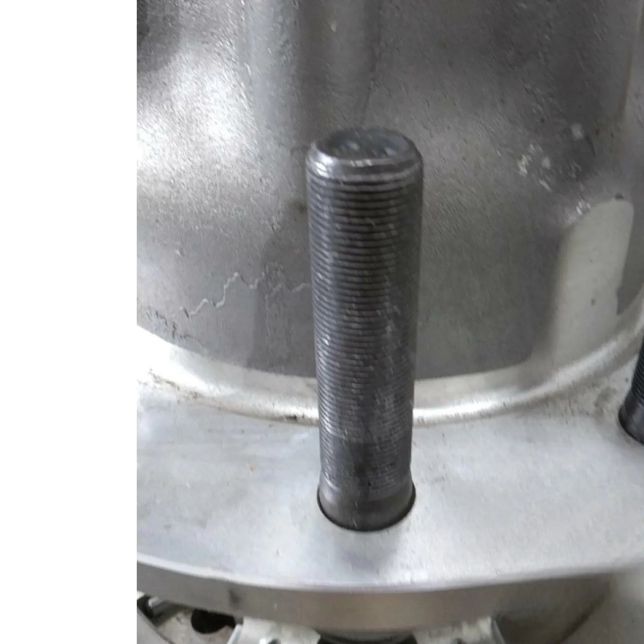 21538412 Genuine Volvo Hub - Truck To Trailer