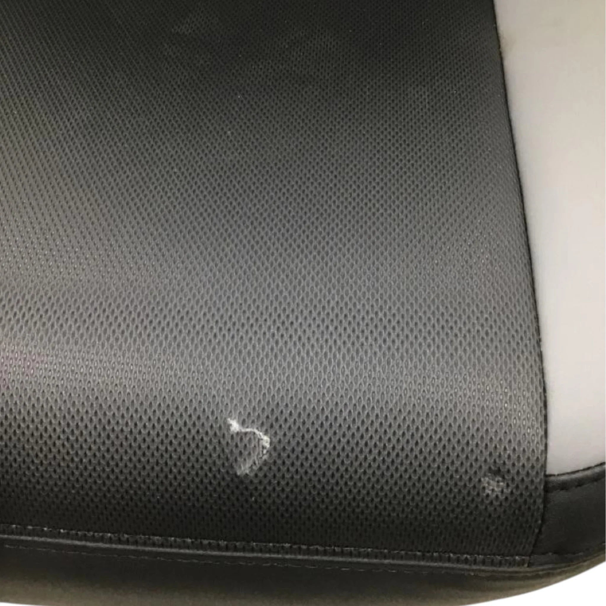 23844486 Genuine Mack Passenger Seat - Truck To Trailer