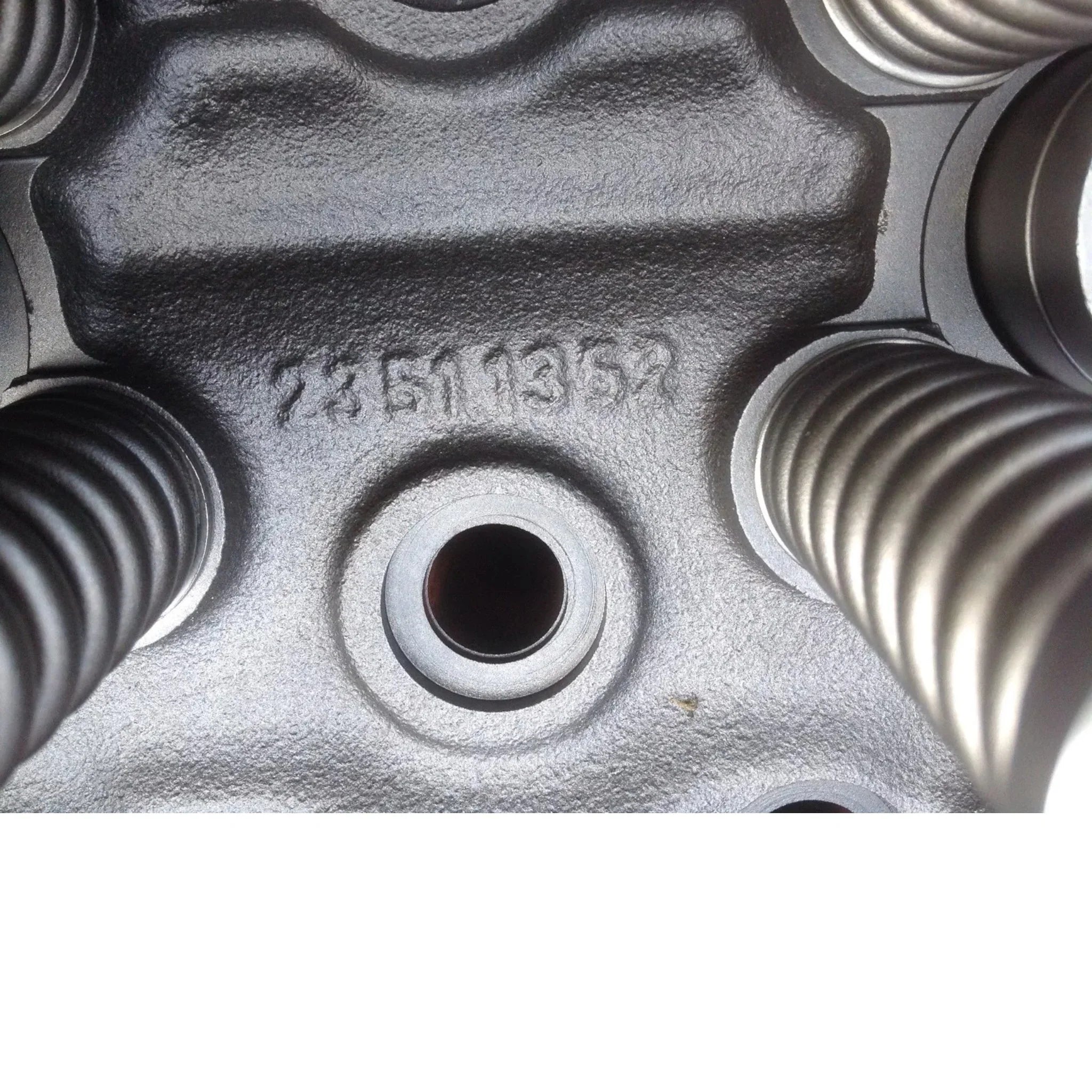 23511352 Genuine Detroit Diesel Engine Cylinder Head