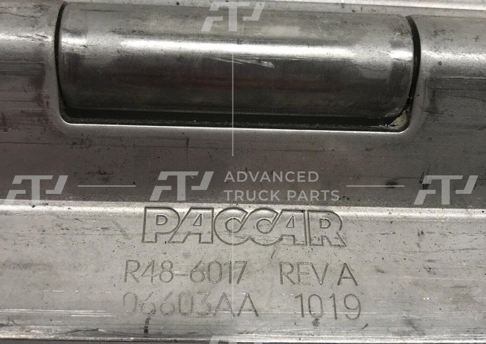 R48-6017 Genuine Paccar Left Door Hinge Assembly Lh For Peterbilt
