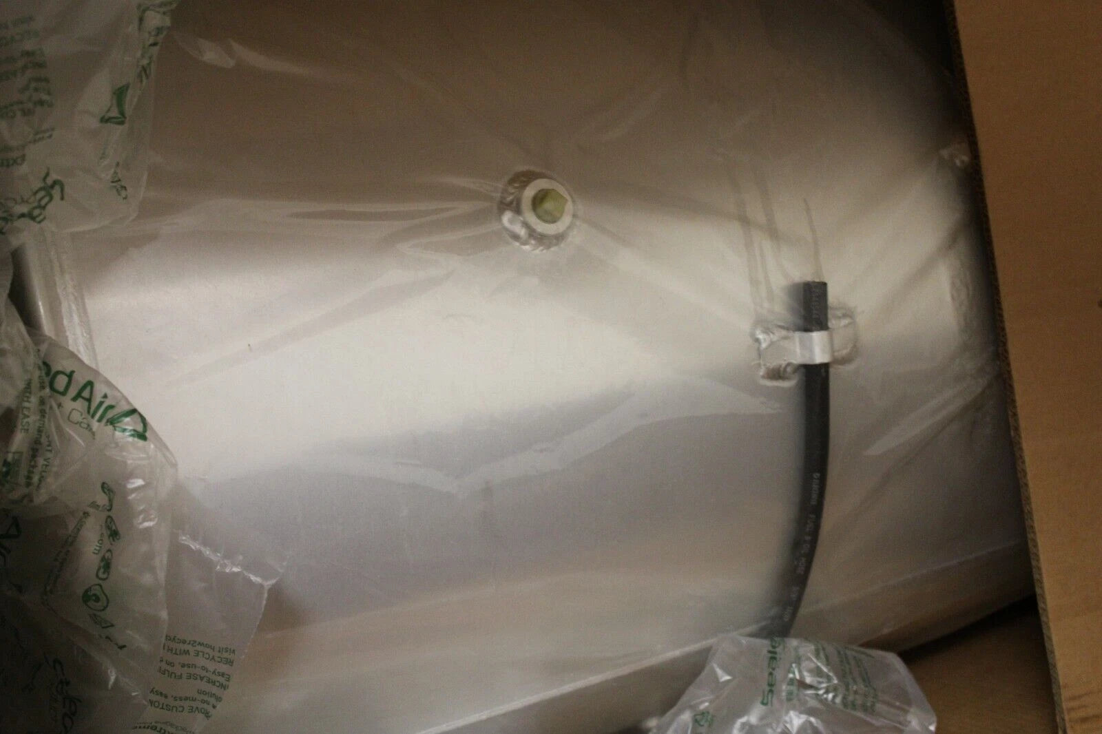 3538434C91 Genuine International Fuel Tank