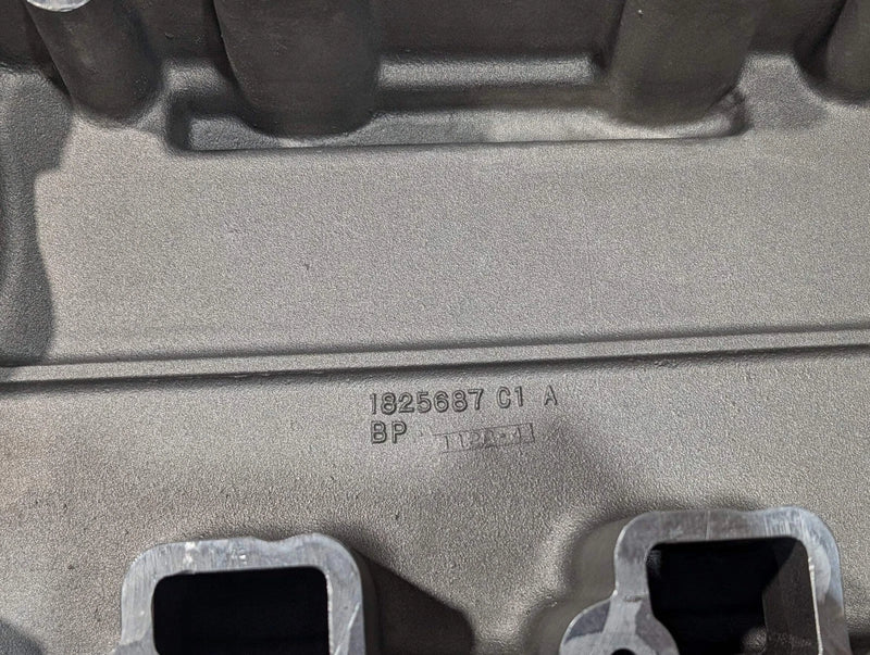 1833182C1 Genuine International Valve Cover Assembly
