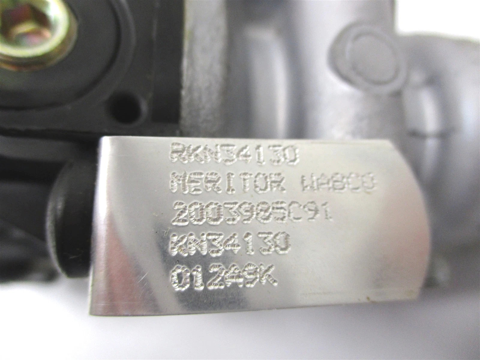 KN34130 Genuine Wabco Tractor Protection Valve