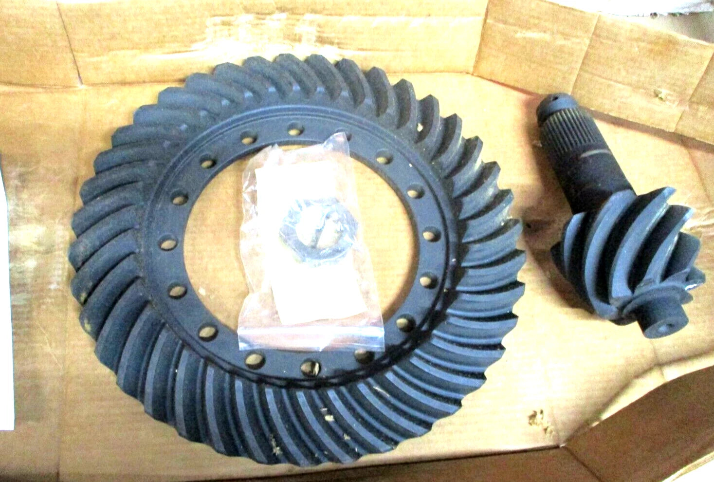 New 513377 Dana Spicer Differential Ring Gear Pinion Nut Set 4.88