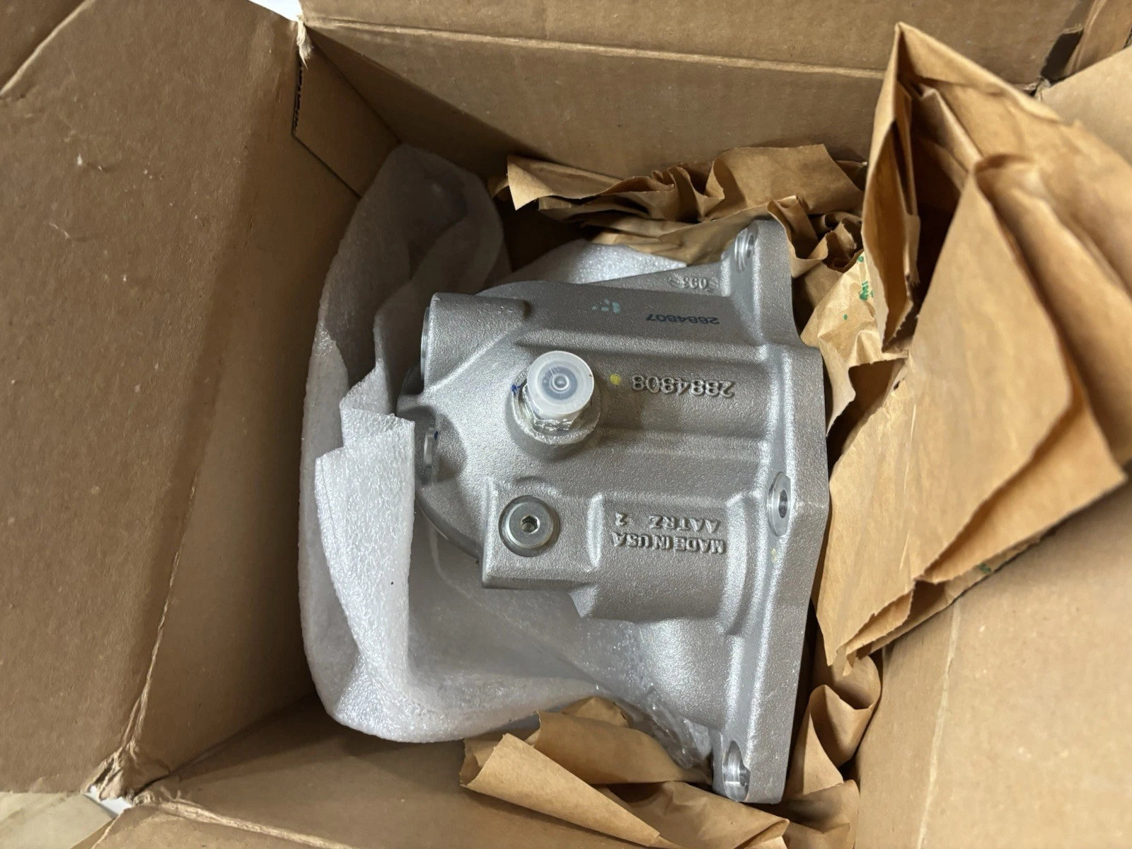 2884807 Genuine Cummins Lubricating Oil Filter Head
