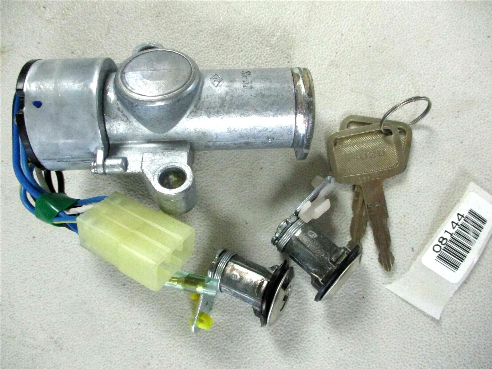 New Genuine OEM Isuzu Cylinder Car Lock Ignition Set