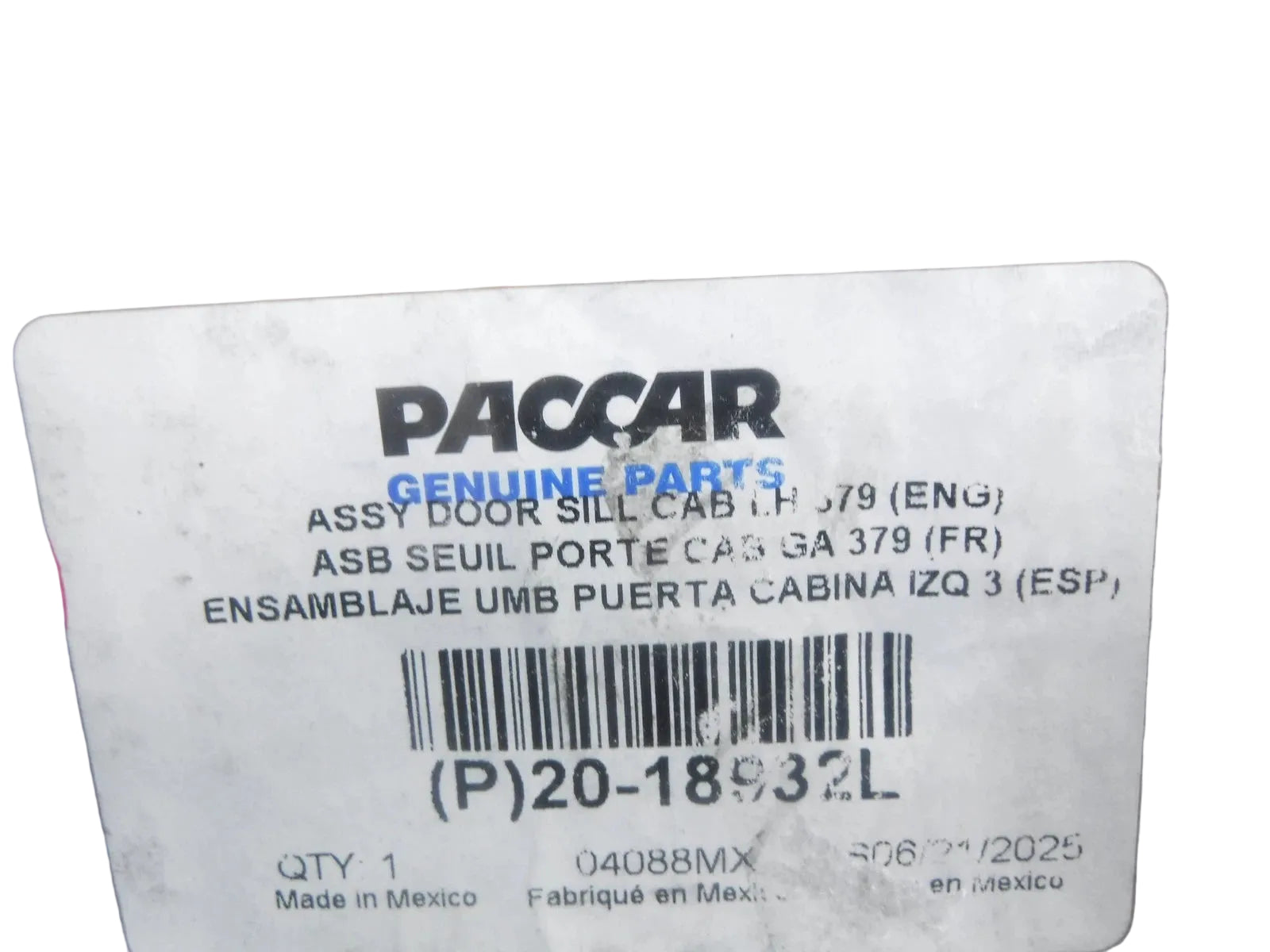 20-18932L Genuine Paccar Left Door Sill Assembly