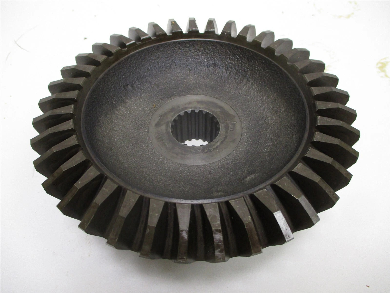 Genuine OEM Kubota Spiral Bevel Gear 66592-31100 B6000