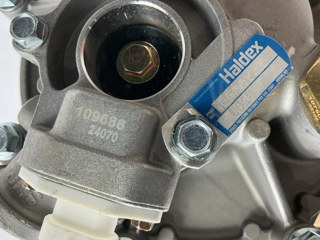 109685X Genuine Haldex Spring Brake Valve