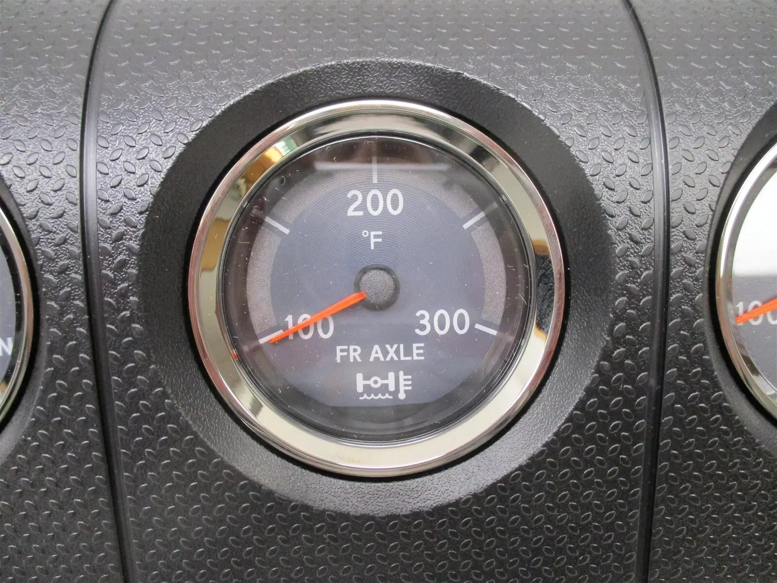 2518072C91 Genuine International Gauge Panel
