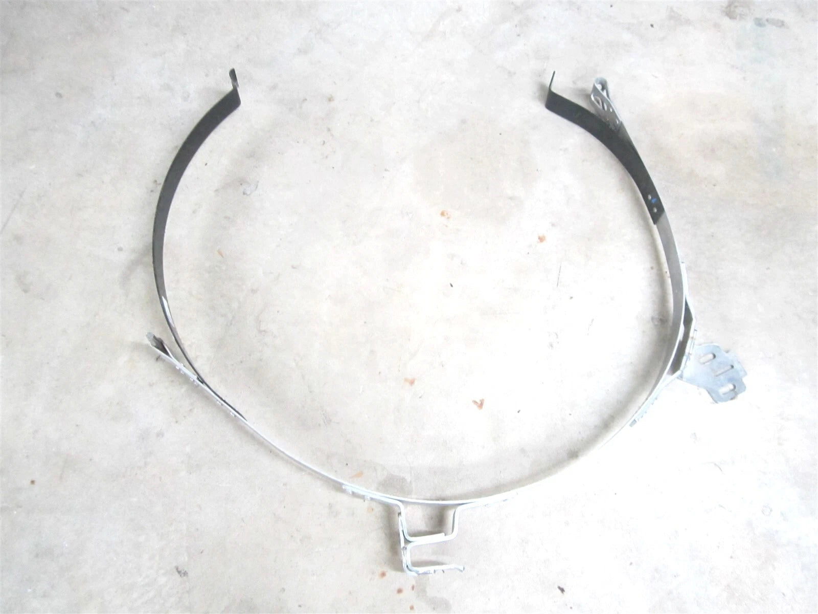 New International Fuel Tank Mounting Strap with Skirt Mnt Lt