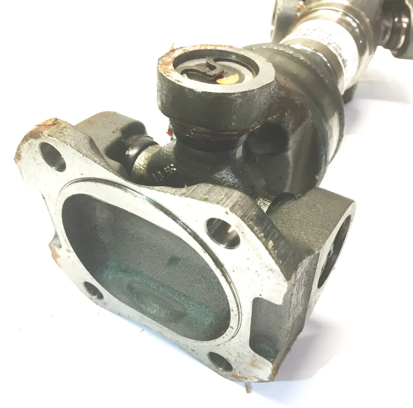2589047C91 Genuine International Driveshaft Assembly