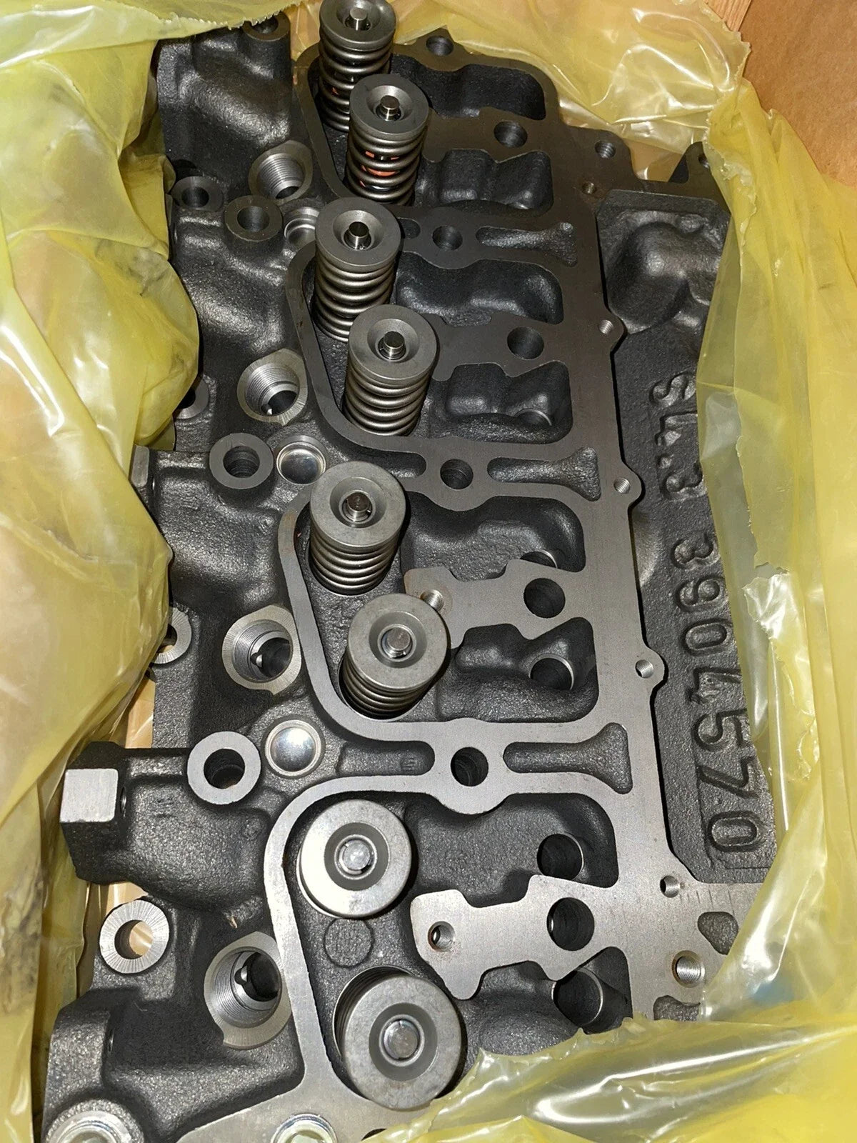 3930586 Genuine Cummins Cylinder Head