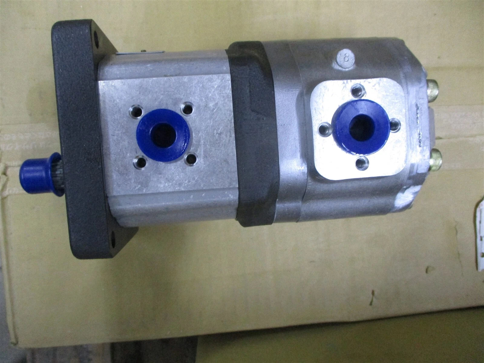 Genuine Kubota Hydraulic Oil Pump M4950 Tractors 36230-82200