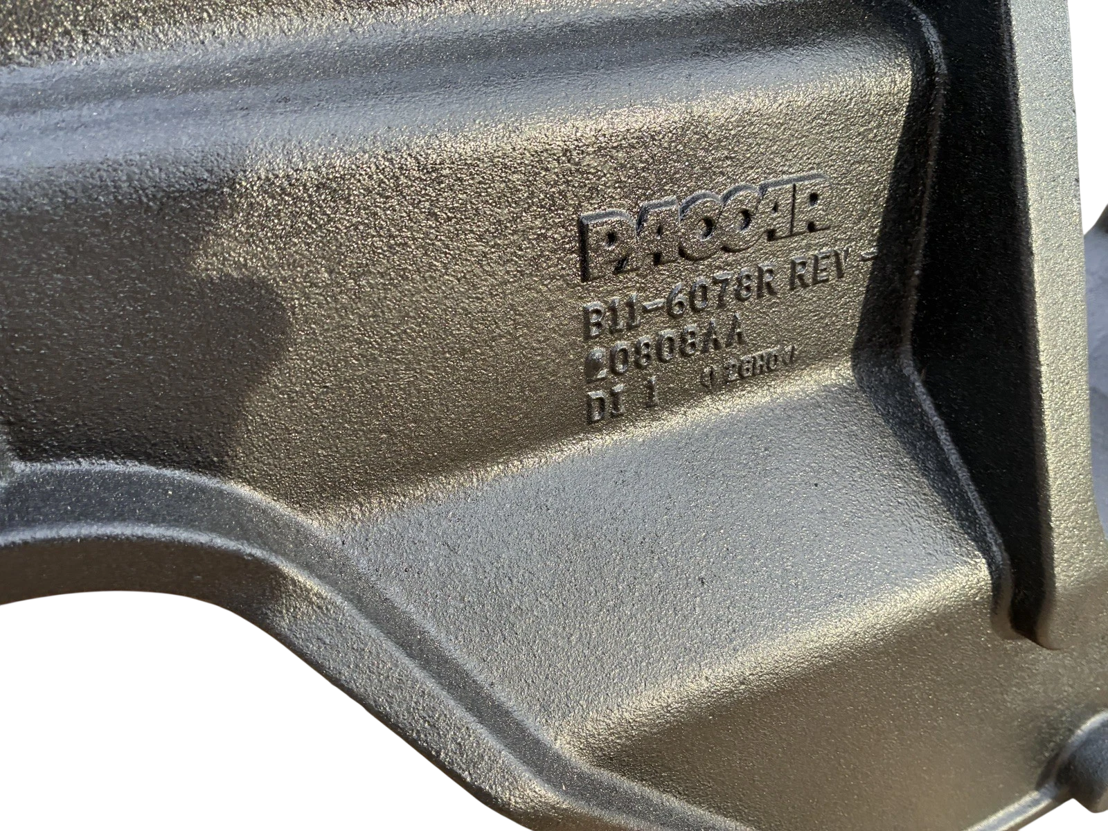 B11-6078R Genuine Paccar Front Right Chassis Bracket