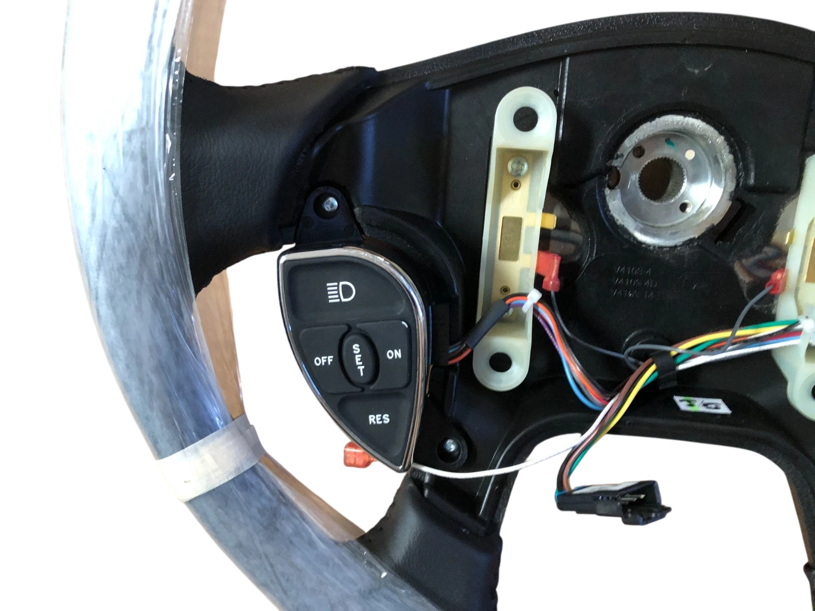 S91-1012-200 Genuine Paccar Steering Wheel 18