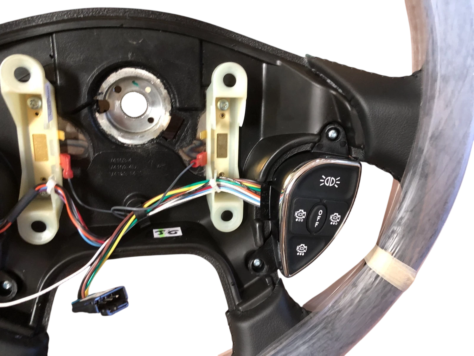 S91-1012-200 Genuine Paccar Steering Wheel 18
