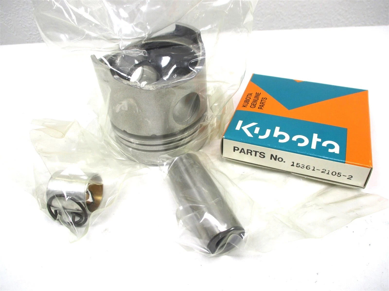 Genuine Kubota Piston and Ring Kit Standard 15281-21110 15361-21050