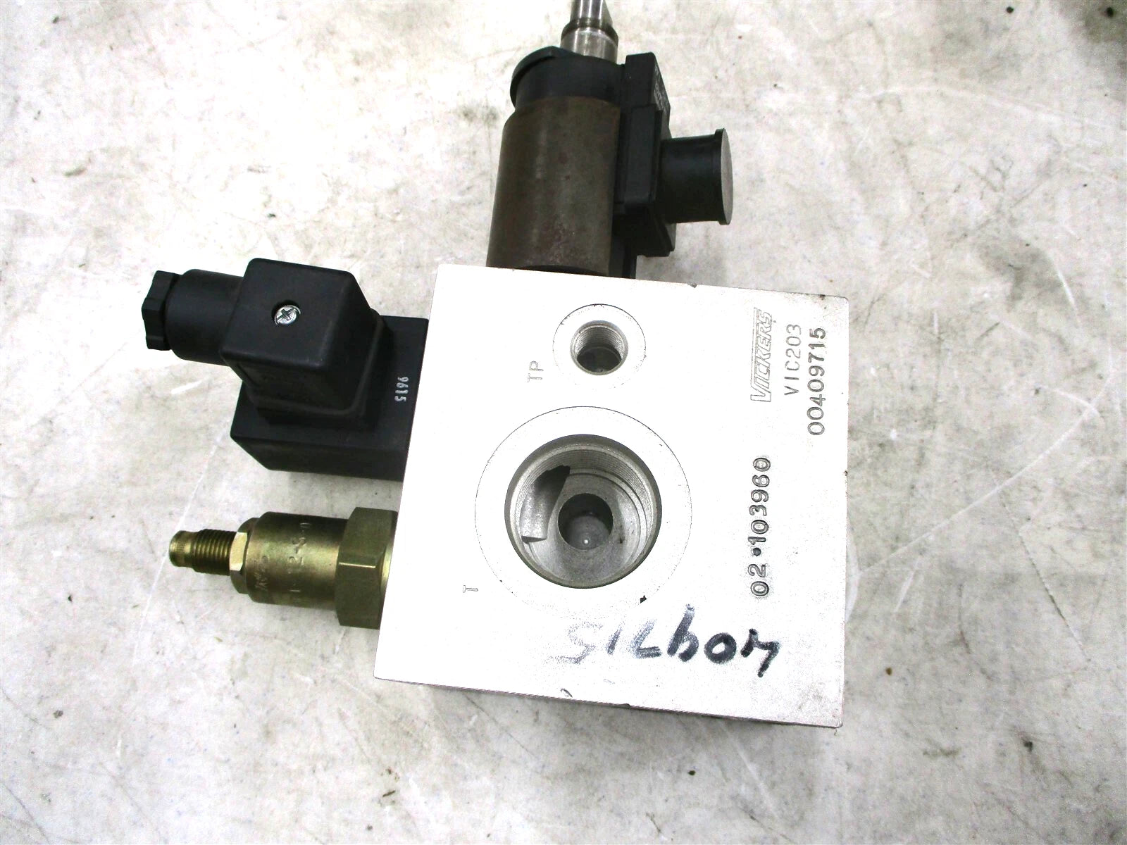 New Fits Case 7000 7700 Hydrostatic Pump Solenoid Valve for Austoft
