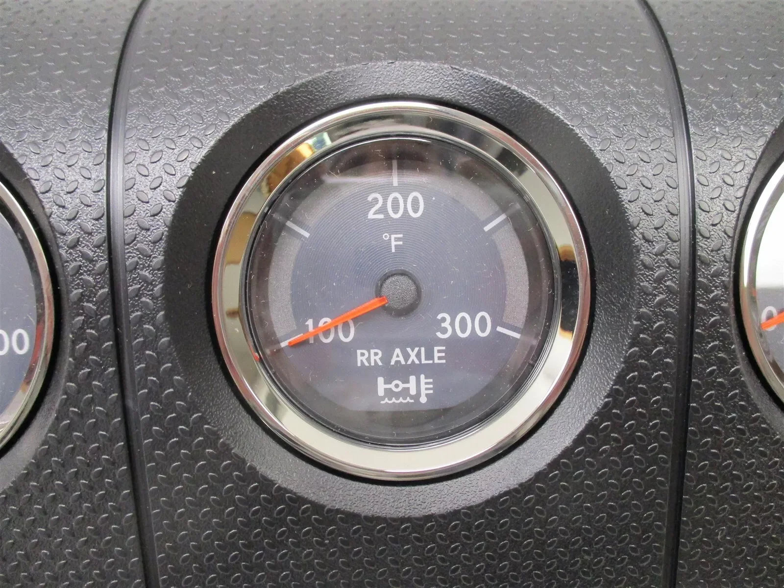 2518072C91 Genuine International Gauge Panel