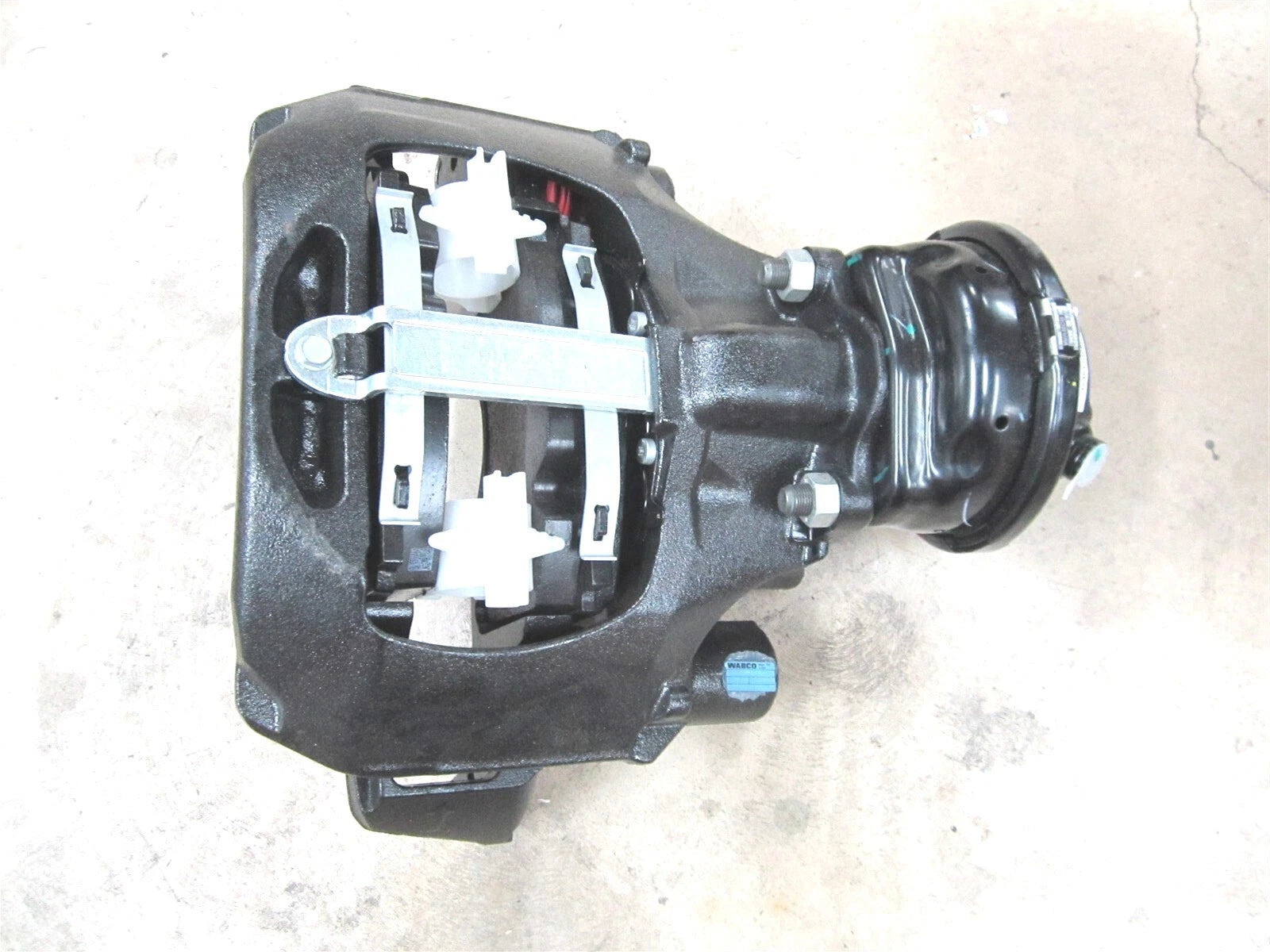 International LH Maxxus 2.0L Brake Caliper W/ T18 Chamber