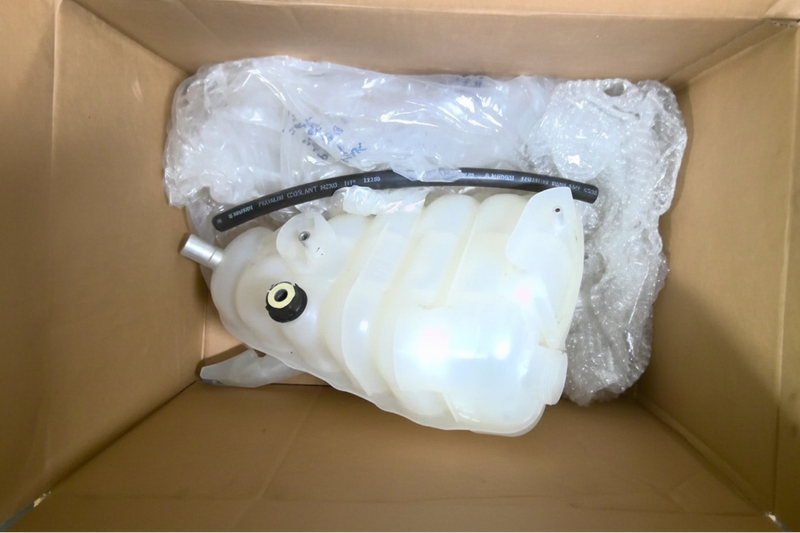 2599440C91 Genuine International Radiator Surge Tank